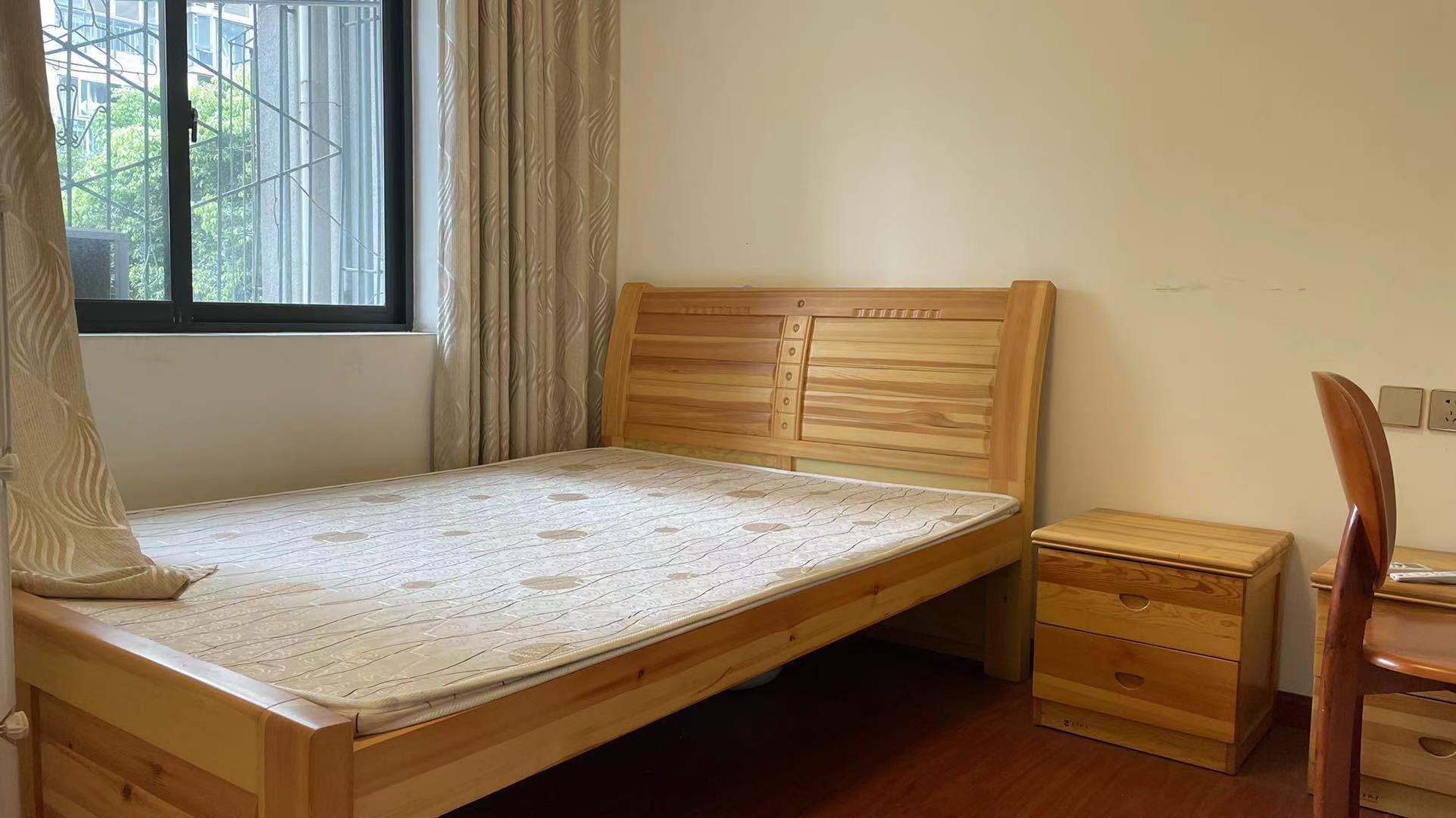 东坡小区  3室1厅1卫    2300.0元/月 东坡小区  3室1厅1卫    2300.0元/月室内图