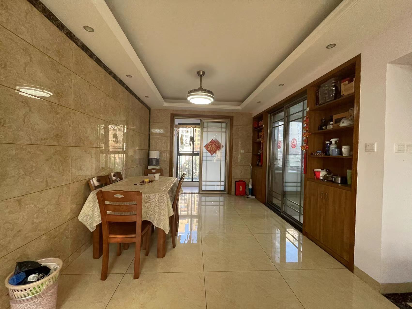 城市公园 4室2厅2卫 88.0万 城市公园 4室2厅2卫 88.0万客厅