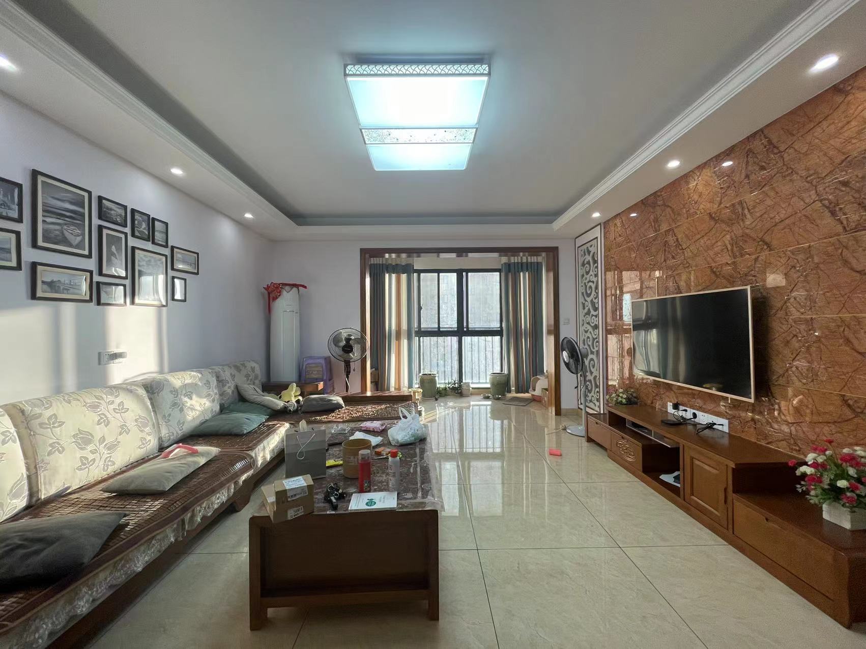 城市公园 4室2厅2卫 88.0万 城市公园 4室2厅2卫 88.0万客厅