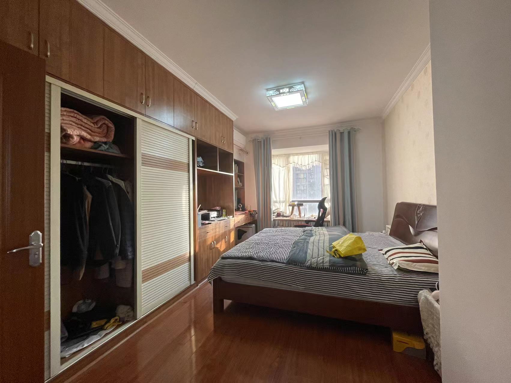 城市公园 4室2厅2卫 88.0万 城市公园 4室2厅2卫 88.0万客厅