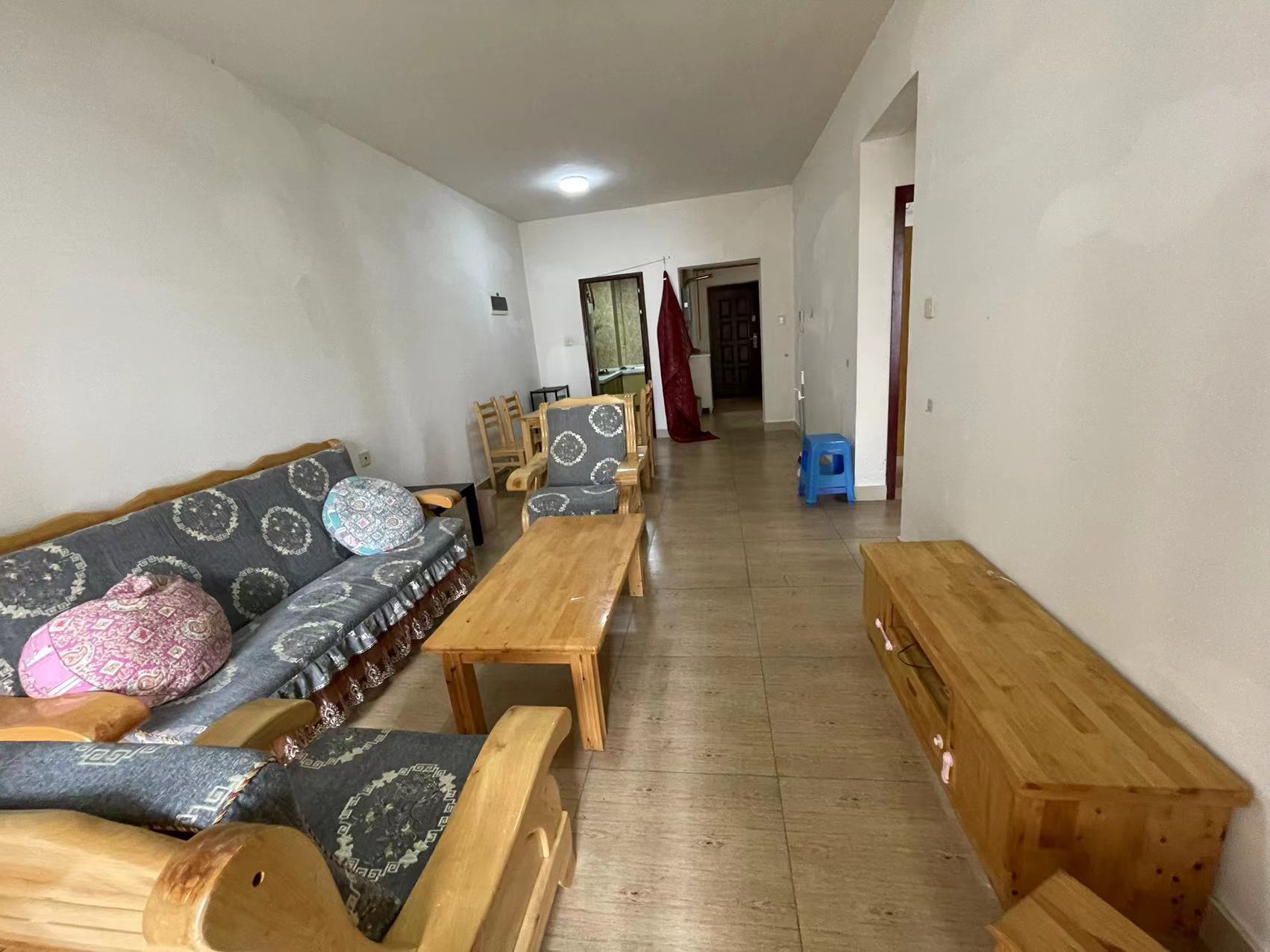 南湖世纪 2室2厅1卫 2300.0元/月 南湖世纪 2室2厅1卫 2300.0元/月室内图