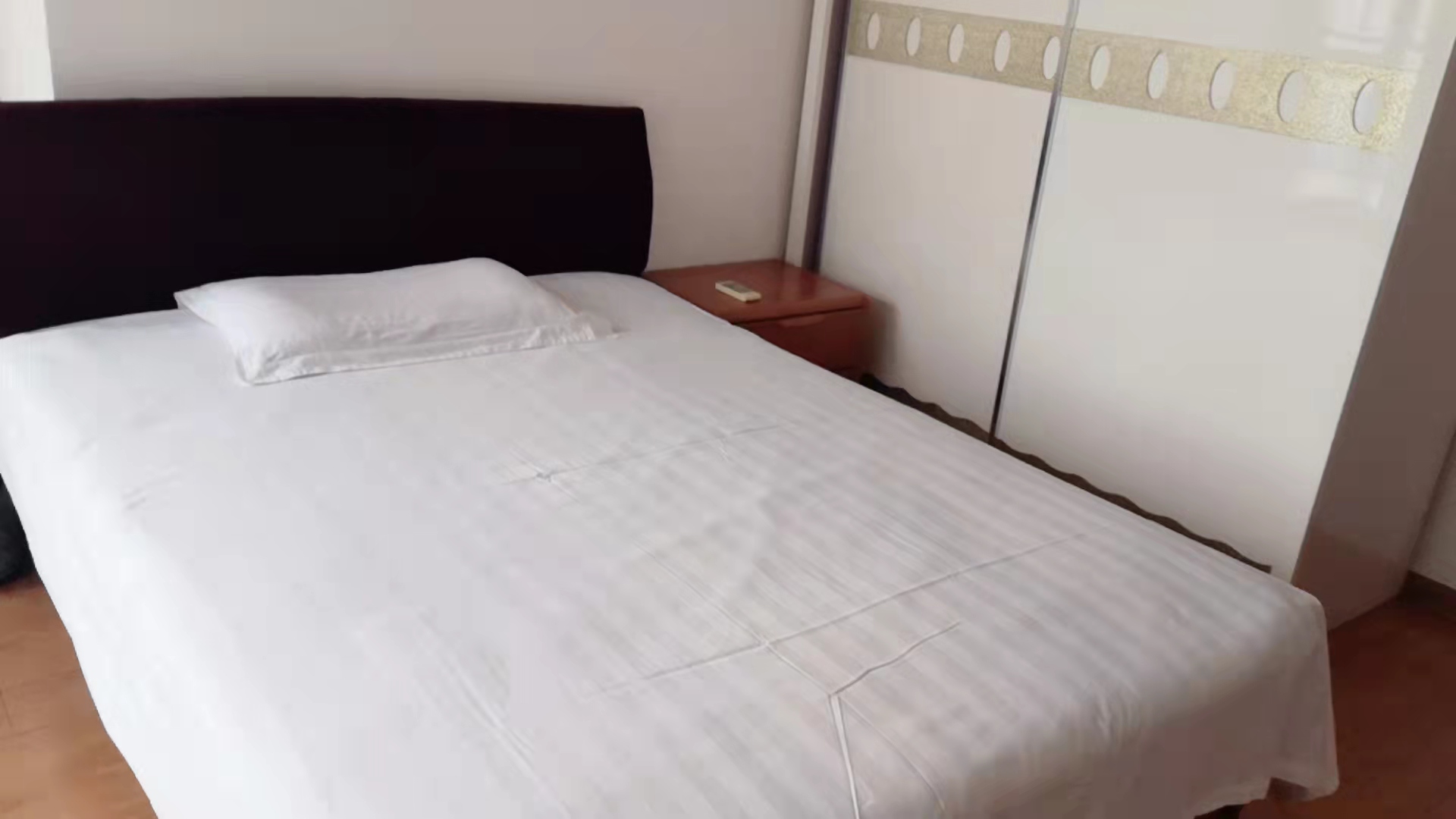 庐山春天一期桃李苑  3室2厅1卫    65.0万 庐山春天一期桃李苑  3室2厅1卫    65.0万客厅