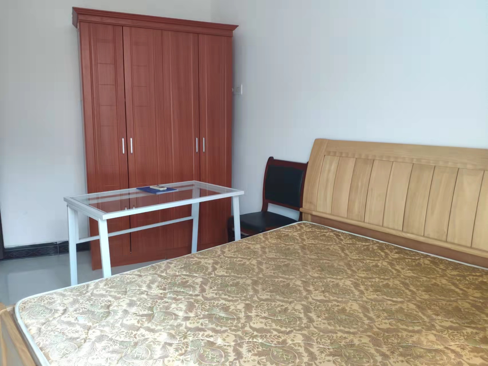 金钩山安置小区 2室1厅1卫 800.0元/月 金钩山安置小区 2室1厅1卫 800.0元/月室内图