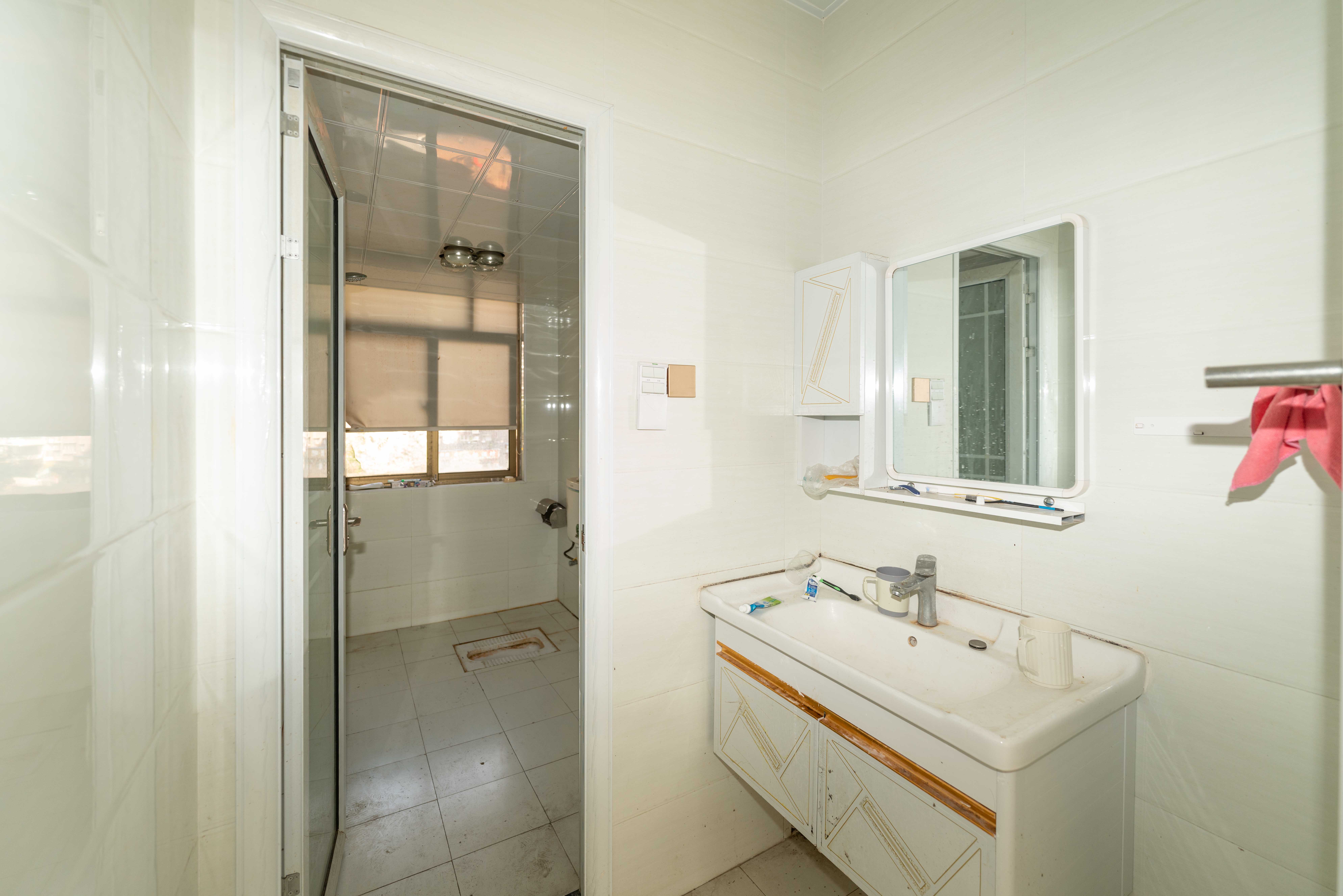 中天瑞景  5室2厅1卫    180.0万卫生间