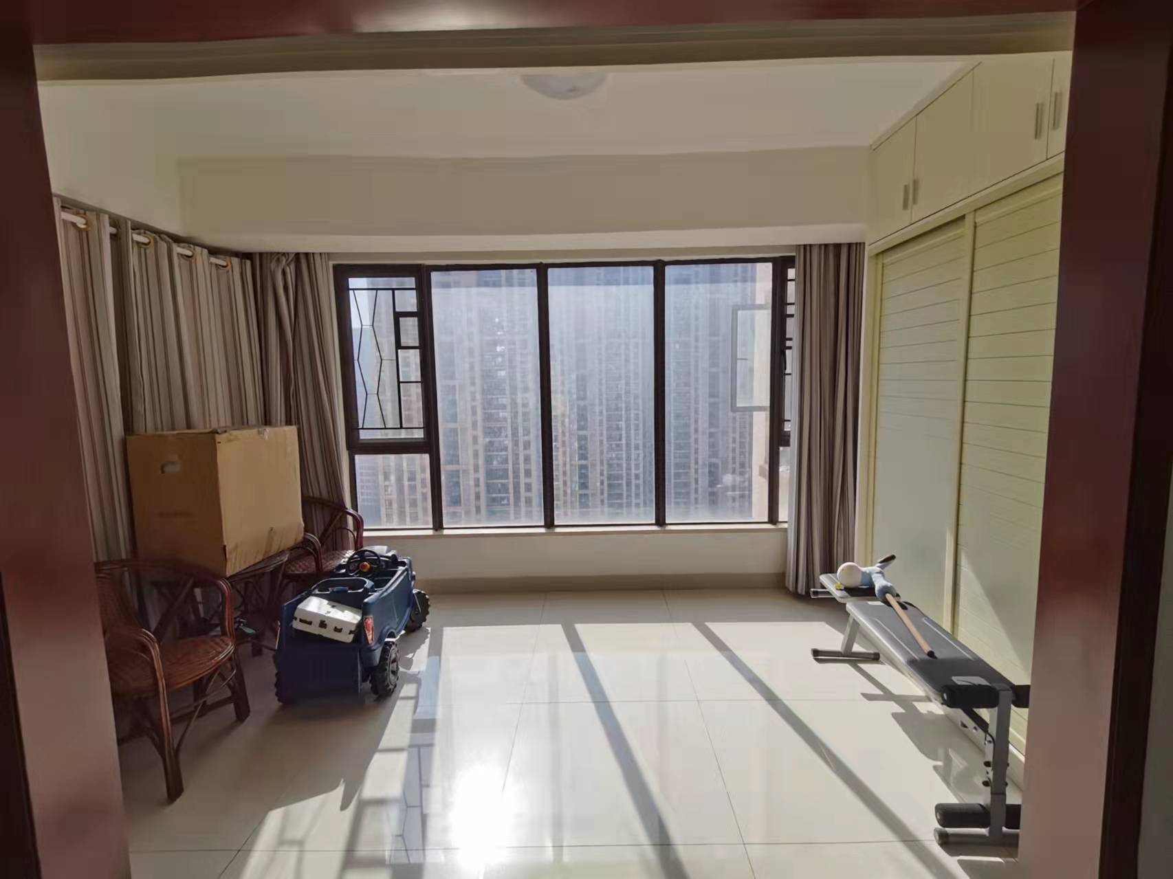 佳兆业金域天下二期 4室2厅2卫 96.8万 佳兆业金域天下二期 4室2厅2卫 96.8万客厅