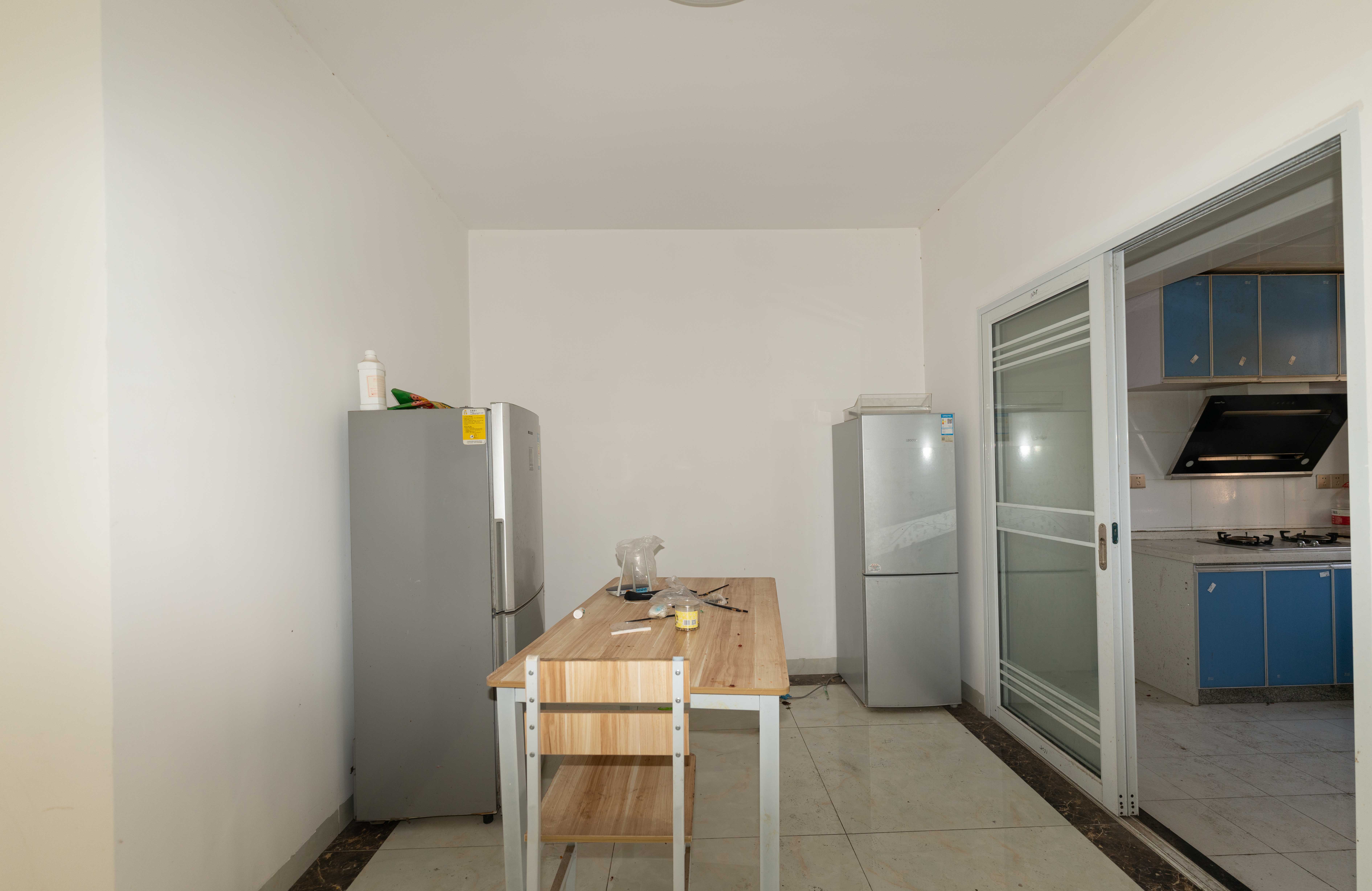 中天瑞景  5室2厅1卫    180.0万客厅