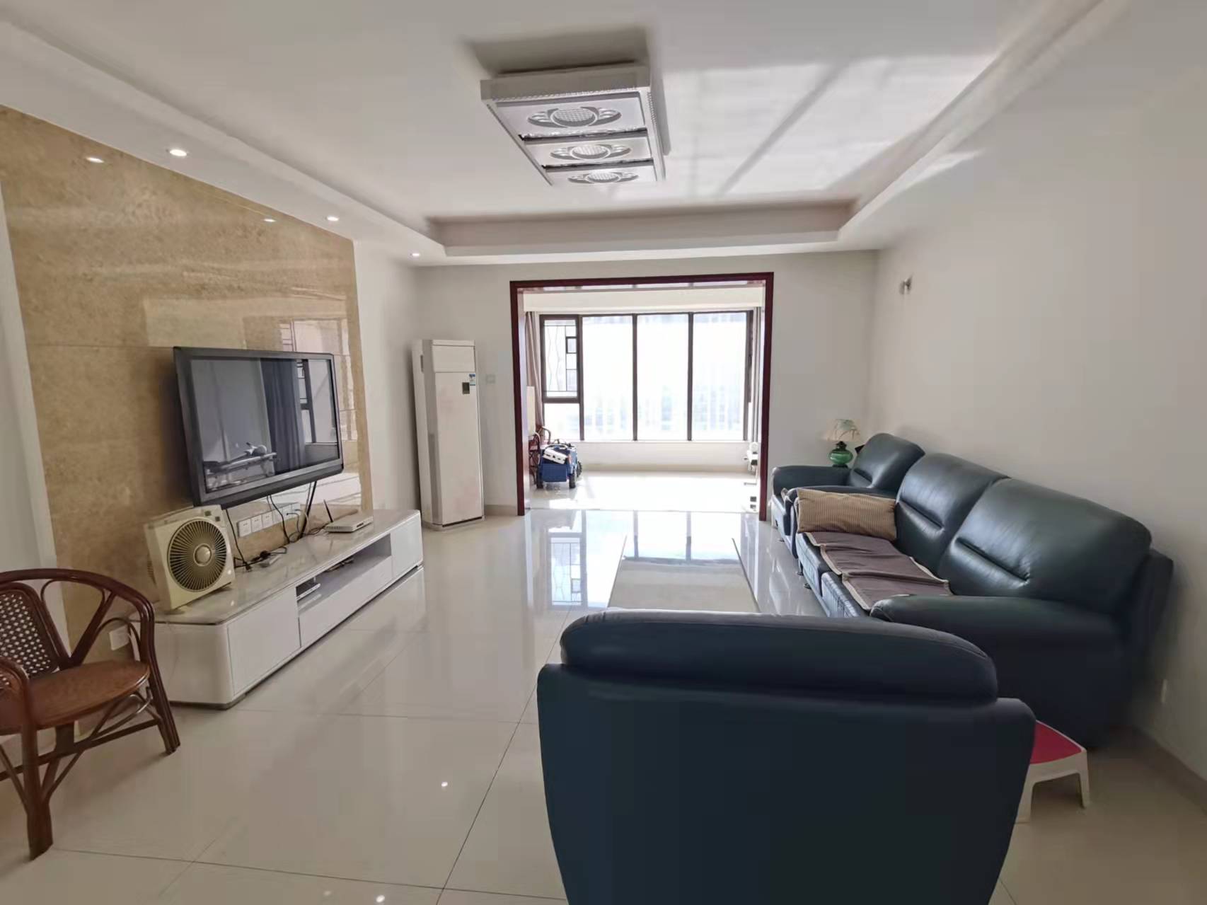 佳兆业金域天下二期 4室2厅2卫 96.8万 佳兆业金域天下二期 4室2厅2卫 96.8万客厅