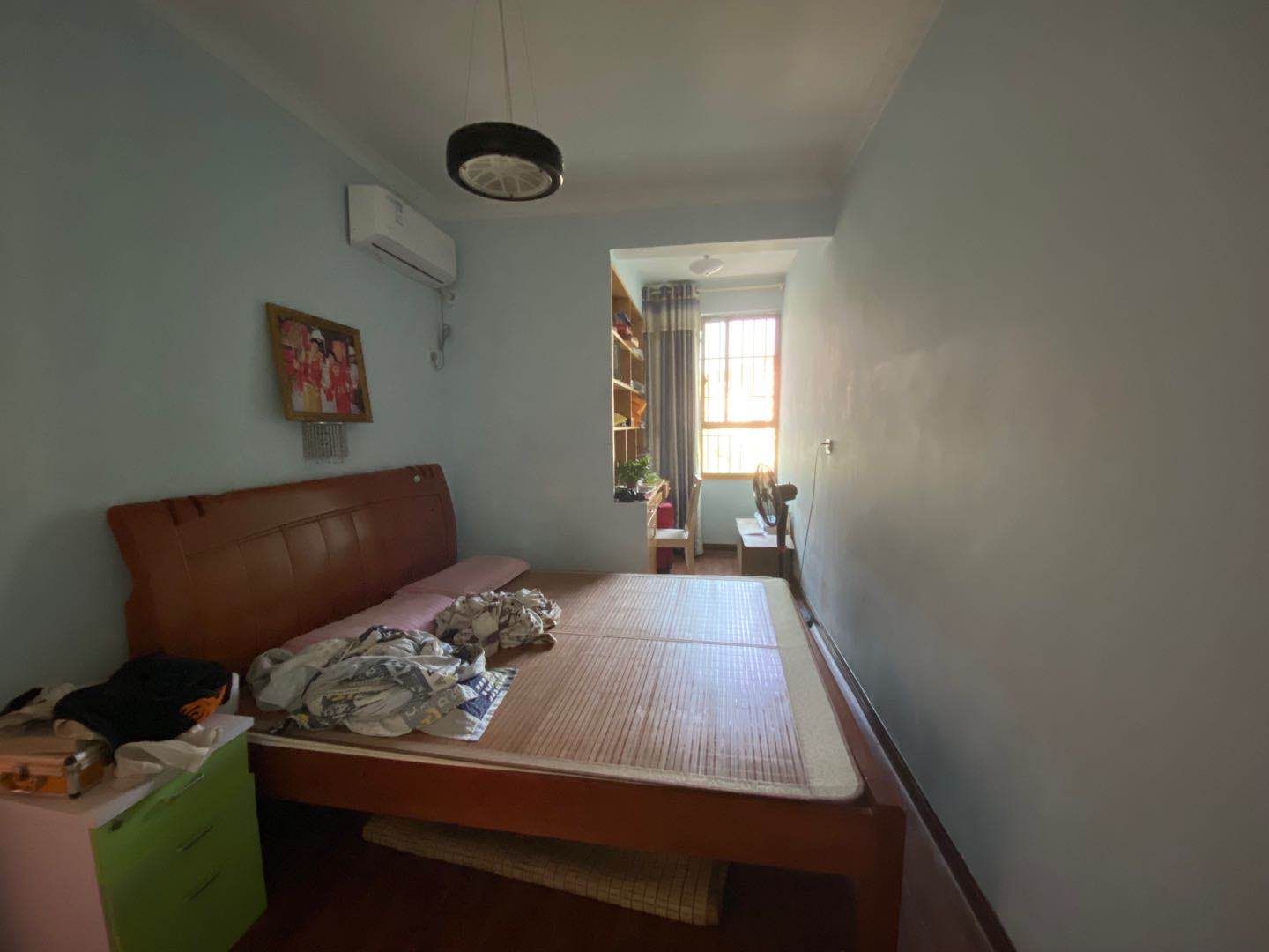 山海翠园 3室2厅1卫 25.8万 山海翠园 3室2厅1卫 25.8万卧室