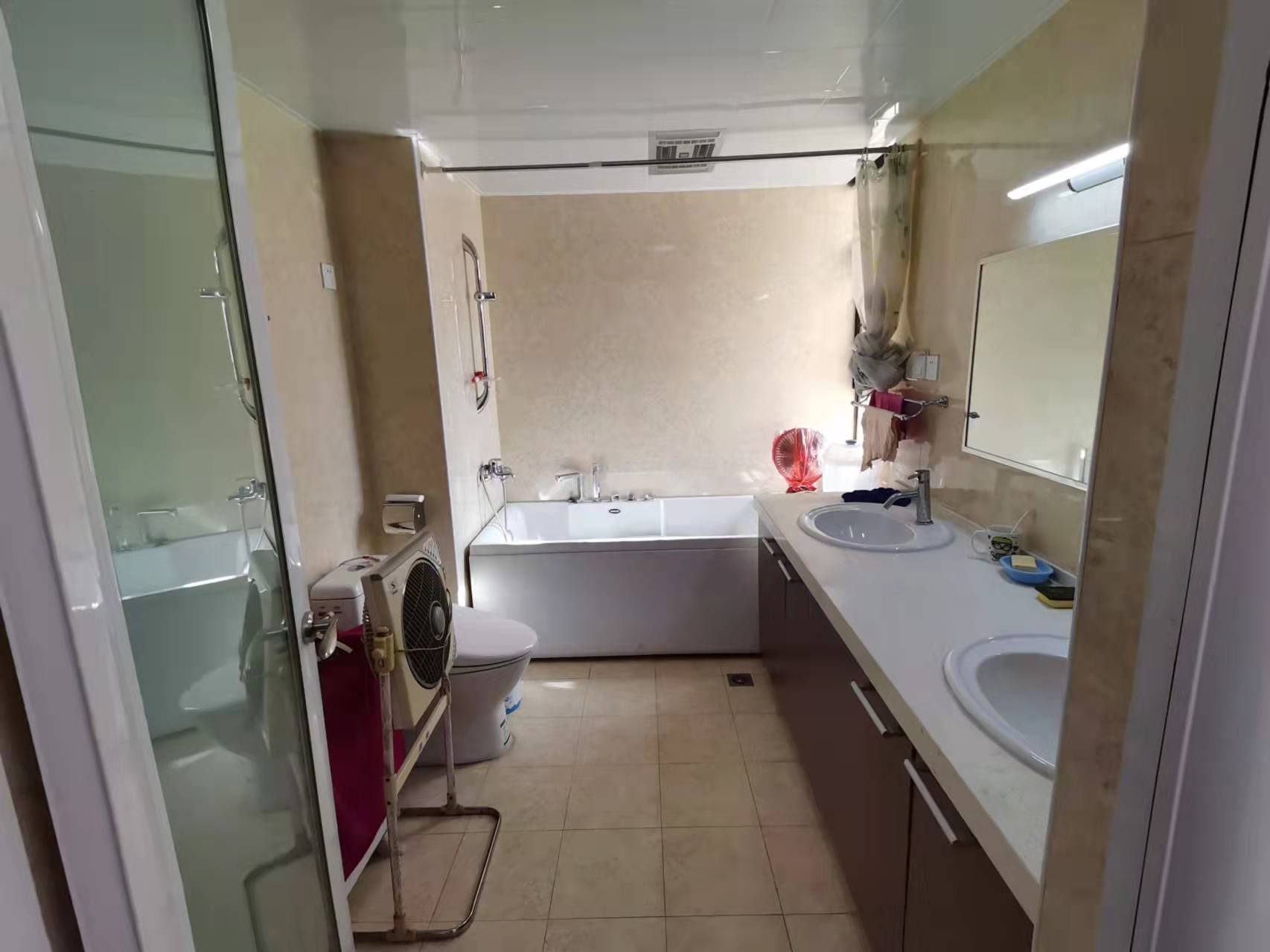 佳兆业金域天下二期 4室2厅2卫 96.8万 佳兆业金域天下二期 4室2厅2卫 96.8万客厅