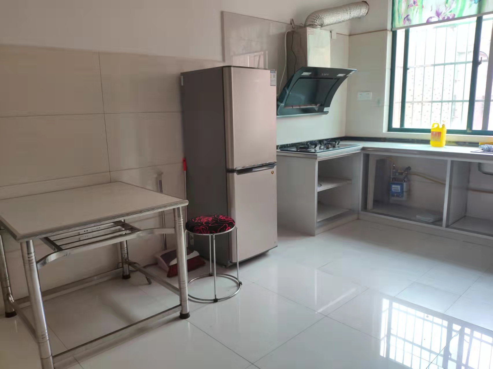 金钩山安置小区 2室1厅1卫 800.0元/月 金钩山安置小区 2室1厅1卫 800.0元/月室内图