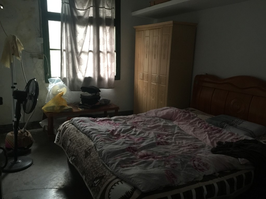 桃师附小宿舍  3室2厅1卫    40.0万 桃师附小宿舍  3室2厅1卫    40.0万卧室