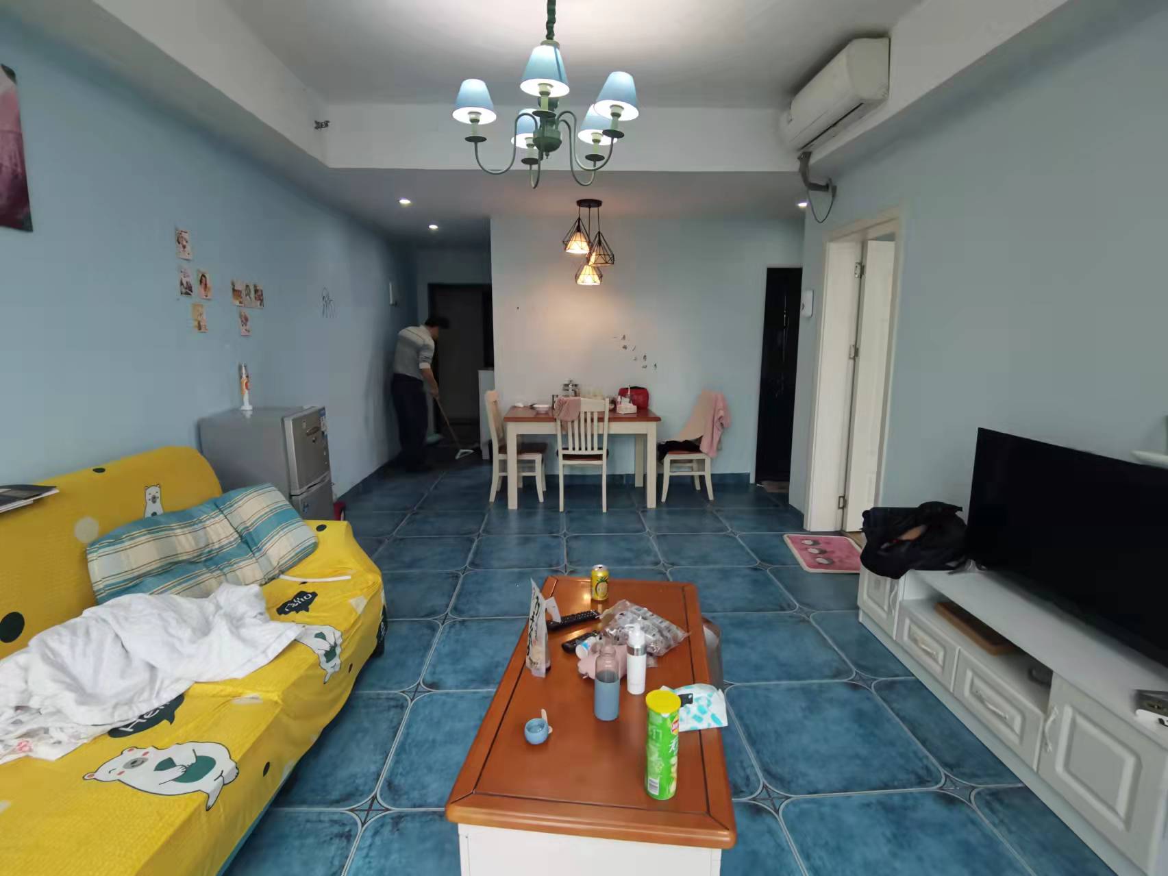 新桂公馆  2室2厅1卫    45.0万 新桂公馆  2室2厅1卫    45.0万客厅