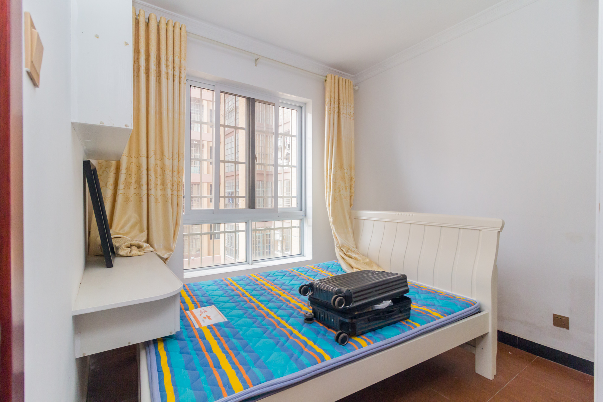 领东汇  3室2厅1卫    80.0万卧室