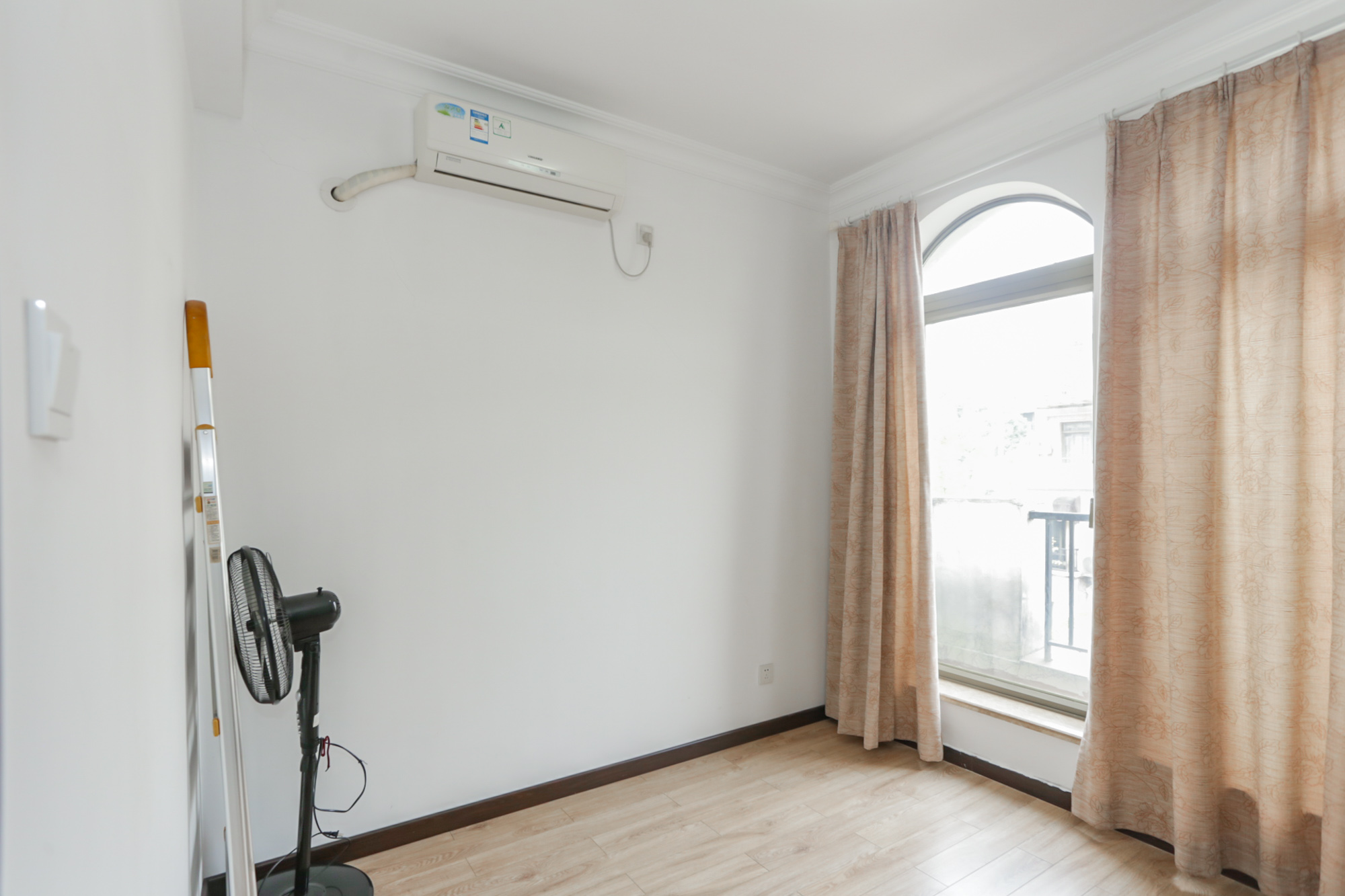 卓越蔚蓝海岸一期  4室2厅3卫    302.8万卧室