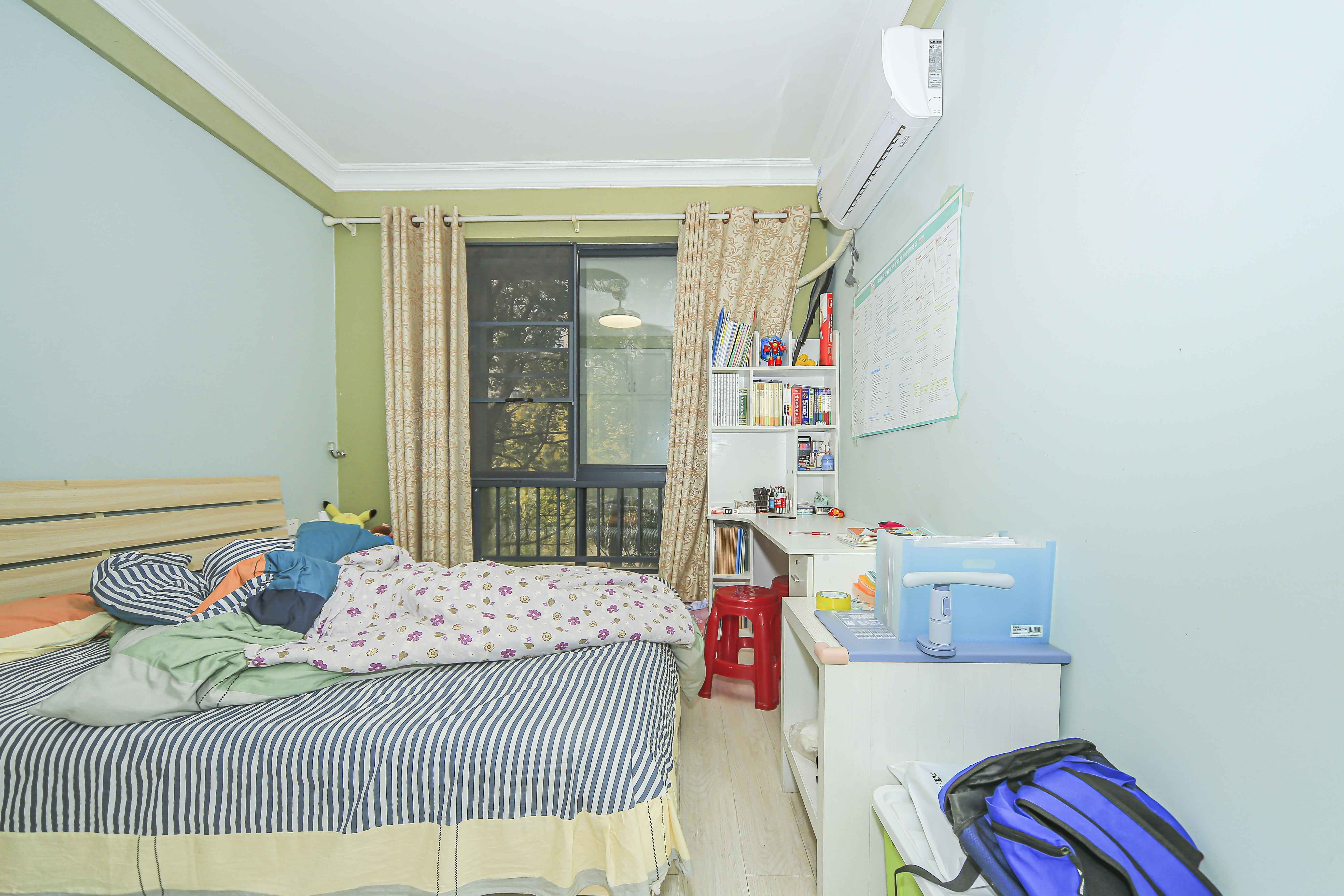 中建麓山和苑  3室2厅2卫   131.00万阳台