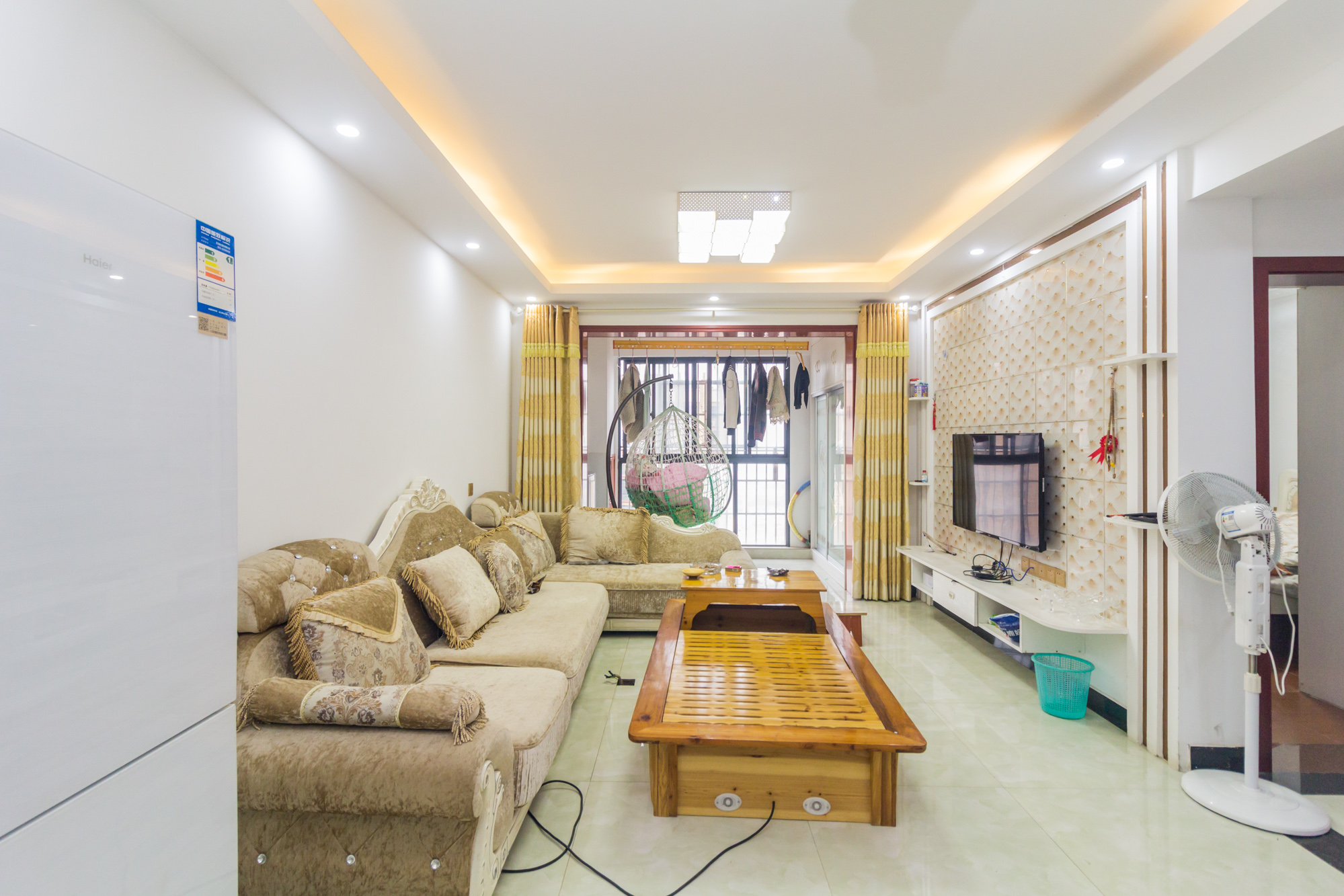 领东汇 3室2厅1卫 80.0万 领东汇 3室2厅1卫 80.0万客厅