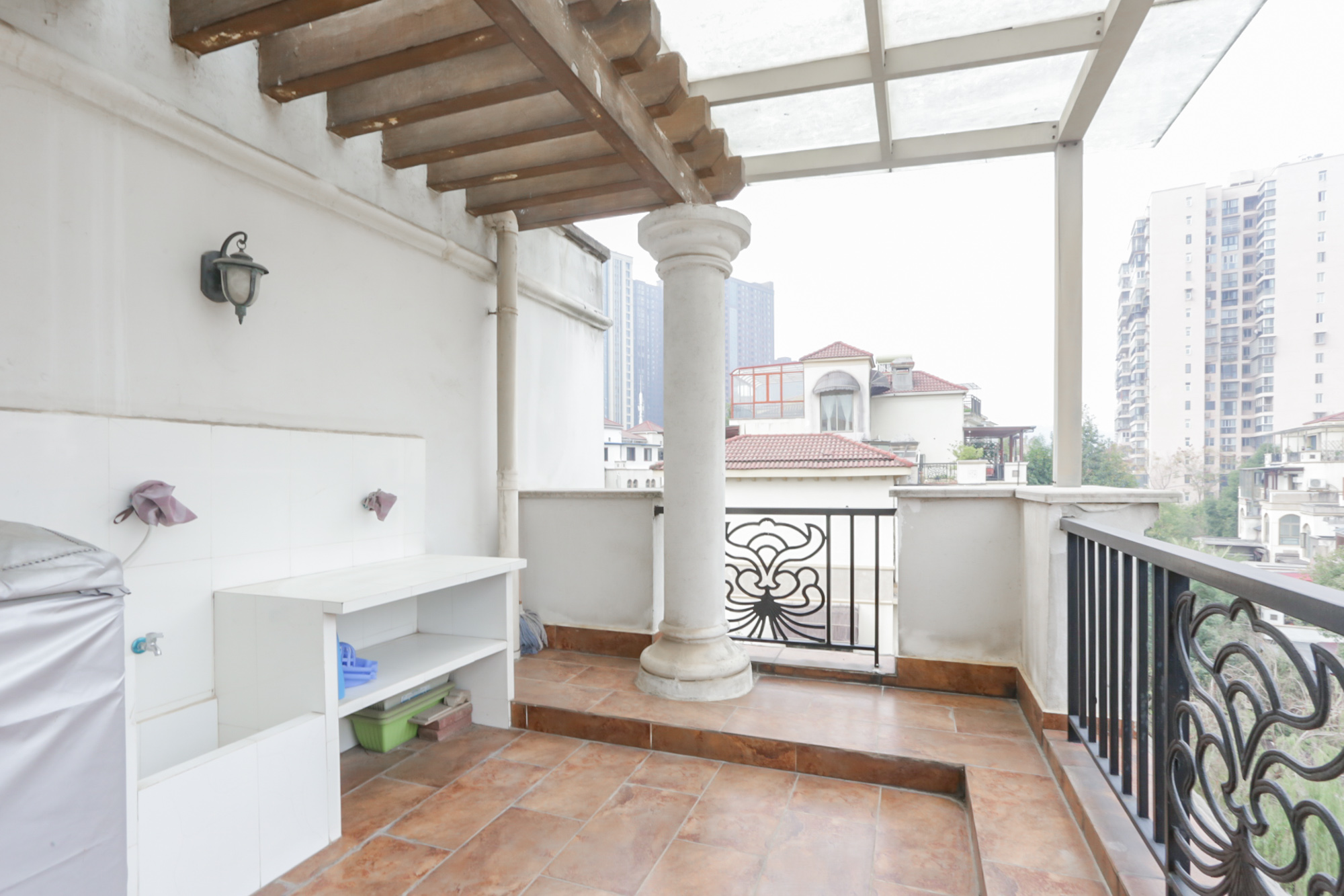 卓越蔚蓝海岸一期  4室2厅3卫    302.8万其他