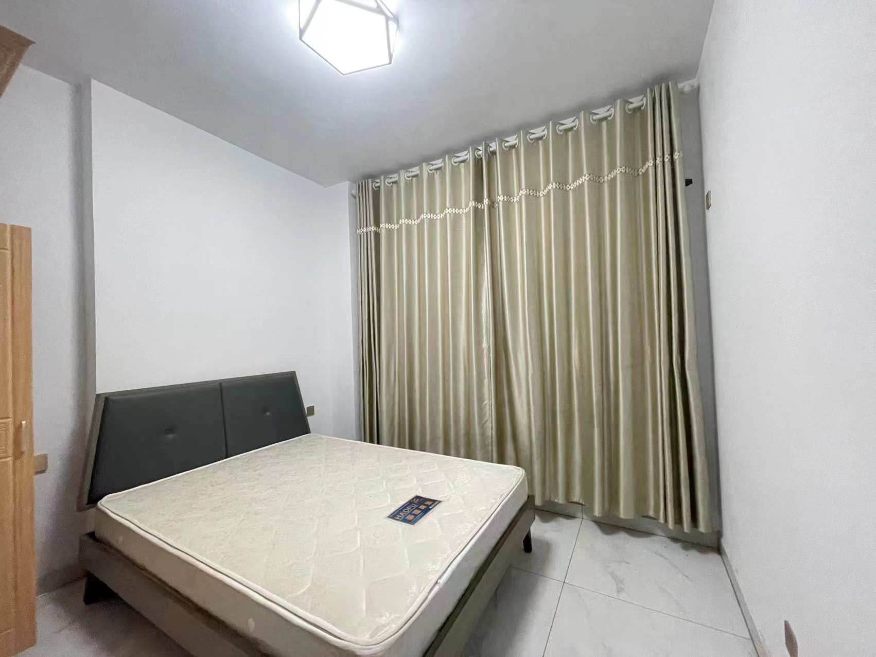 金凤公寓  3室2厅1卫    1700.0元/月 金凤公寓  3室2厅1卫    1700.0元/月室内图