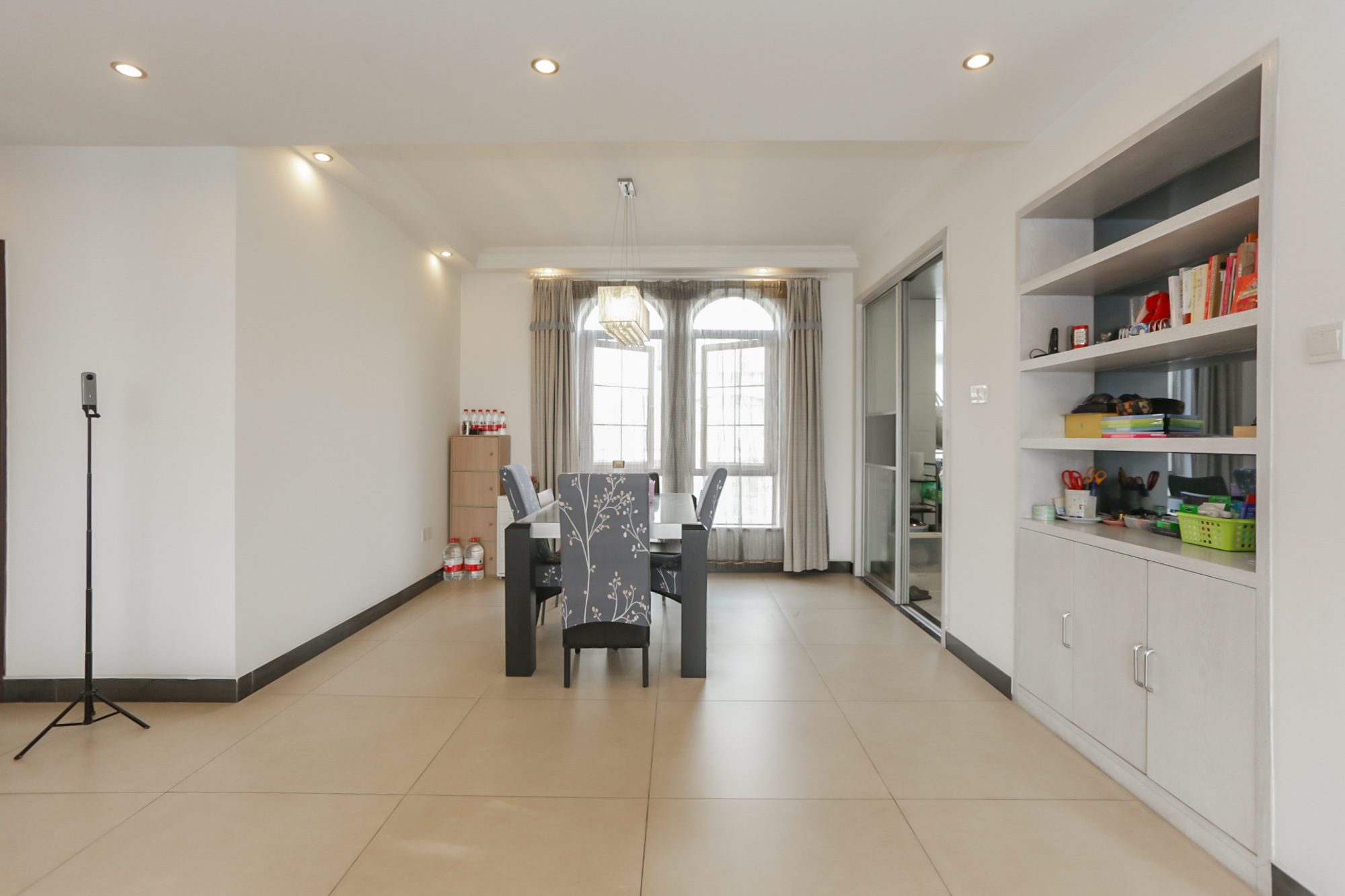 卓越蔚蓝海岸一期  4室2厅3卫    302.8万客厅