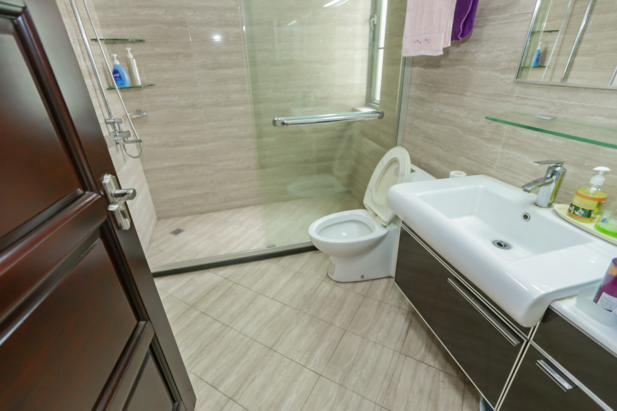 卓越蔚蓝海岸一期  4室2厅3卫    302.8万卫生间