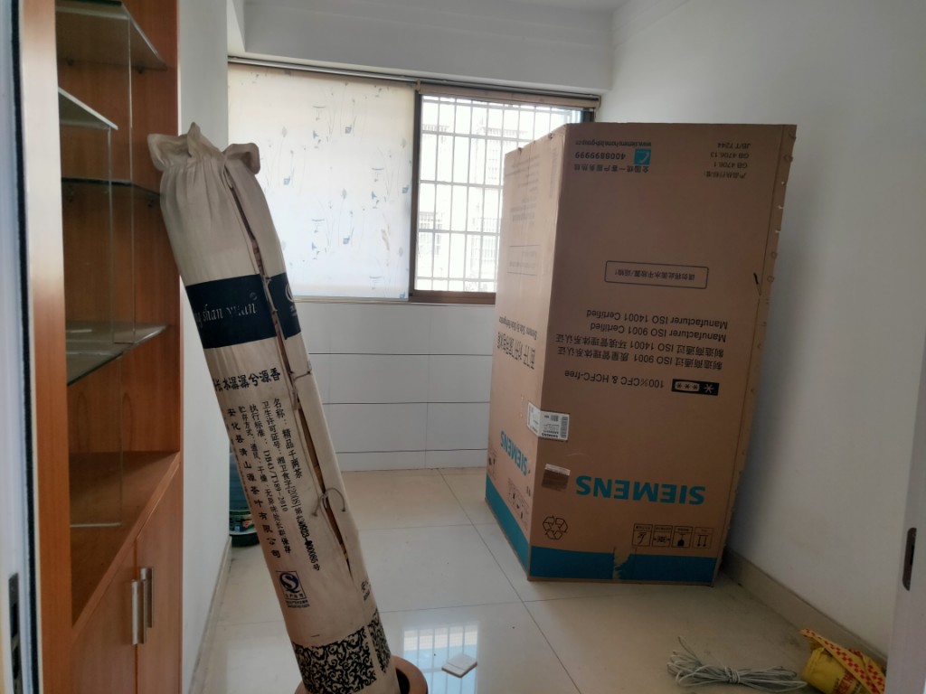 丰盛家园  4室2厅2卫   2200.00元/月室内图