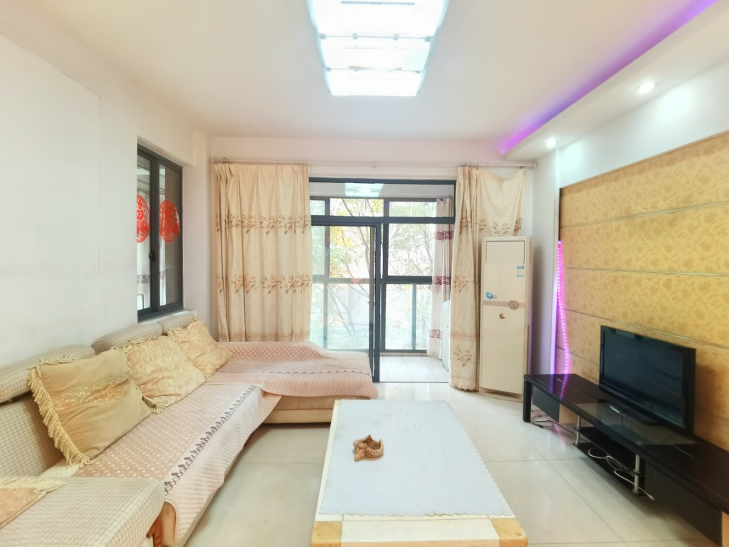 天泉一品  3室2厅2卫    81.8万 天泉一品  3室2厅2卫    81.8万客厅