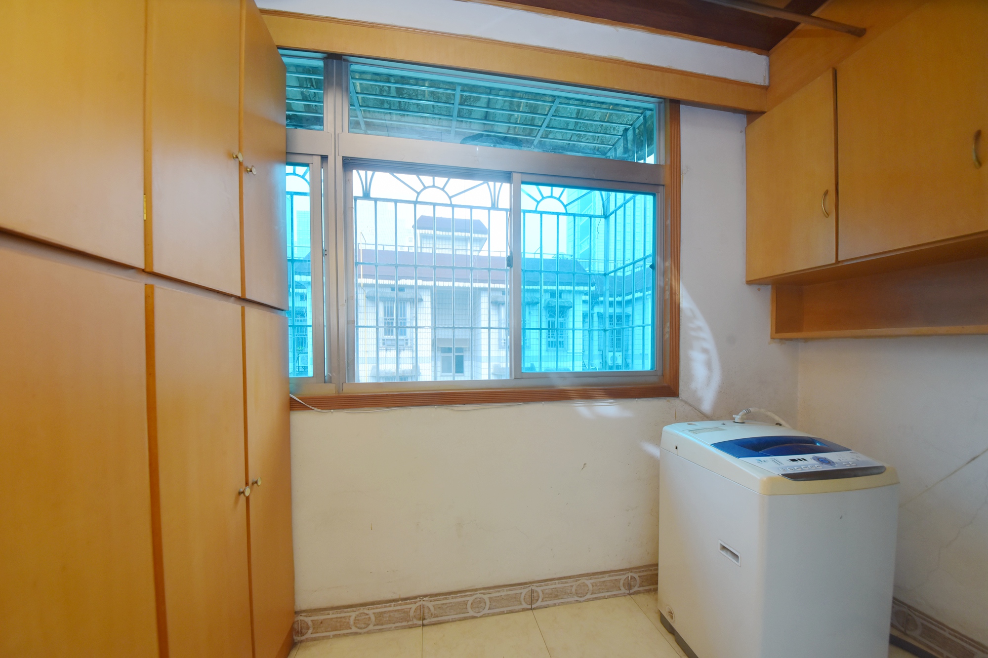 农行小区（农行宿舍）  3室2厅1卫   95.00万阳台