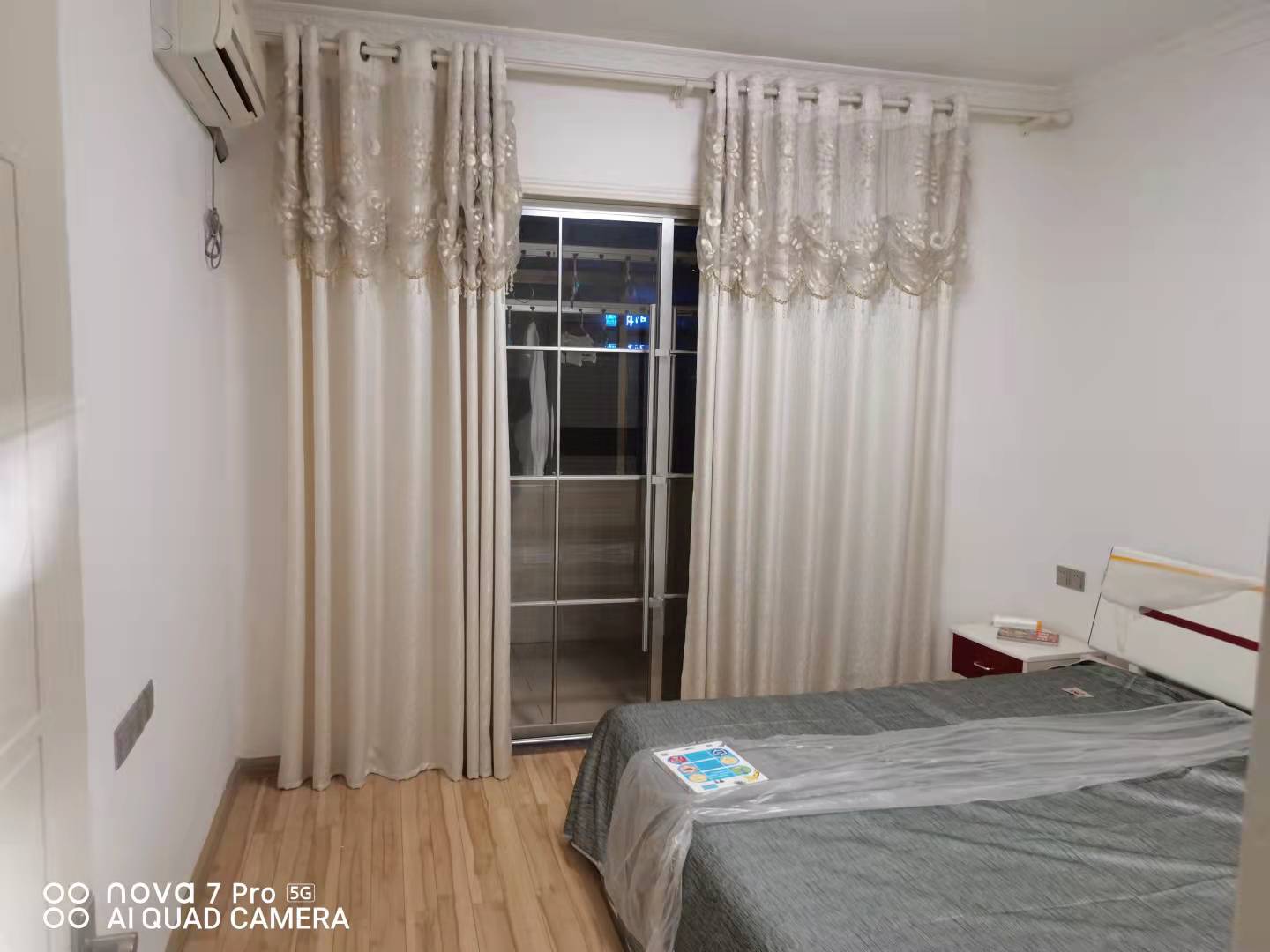 小科十号地 3室2厅2卫 96.0万 小科十号地 3室2厅2卫 96.0万卧室