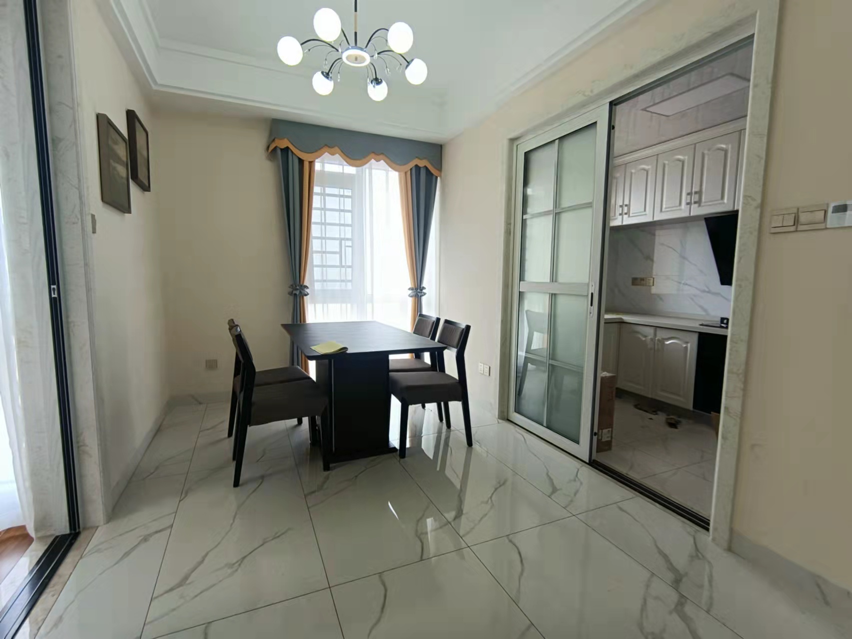 天酬尚都  3室2厅2卫    2800.0元/月 天酬尚都  3室2厅2卫    2800.0元/月室内图