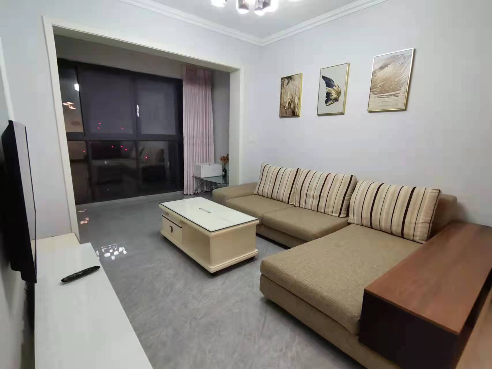 南湖春天  2室1厅1卫    2000.0元/月 南湖春天  2室1厅1卫    2000.0元/月室内图