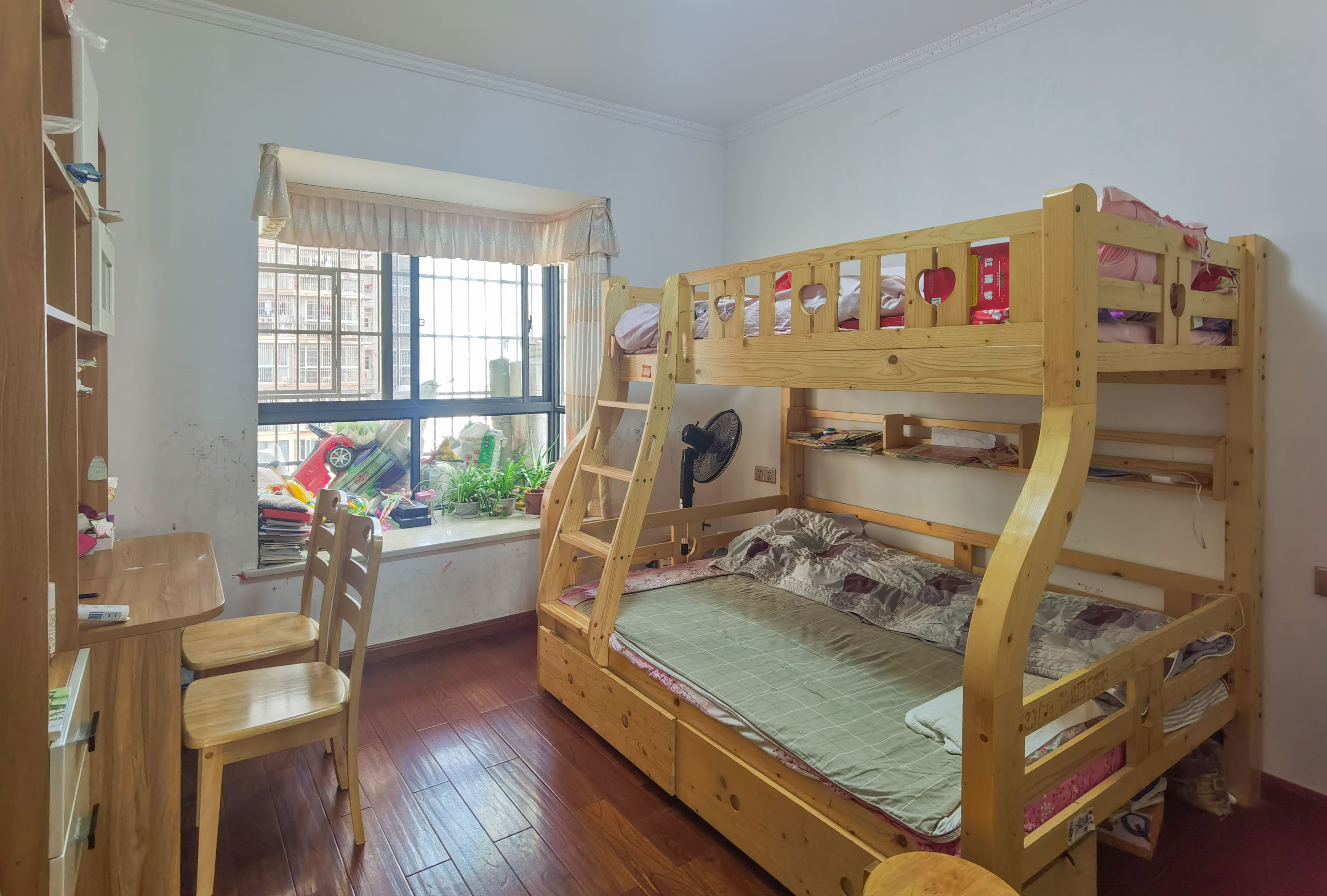 香草园二期春晓  3室2厅1卫    93.0万 香草园二期春晓  3室2厅1卫    93.0万客厅