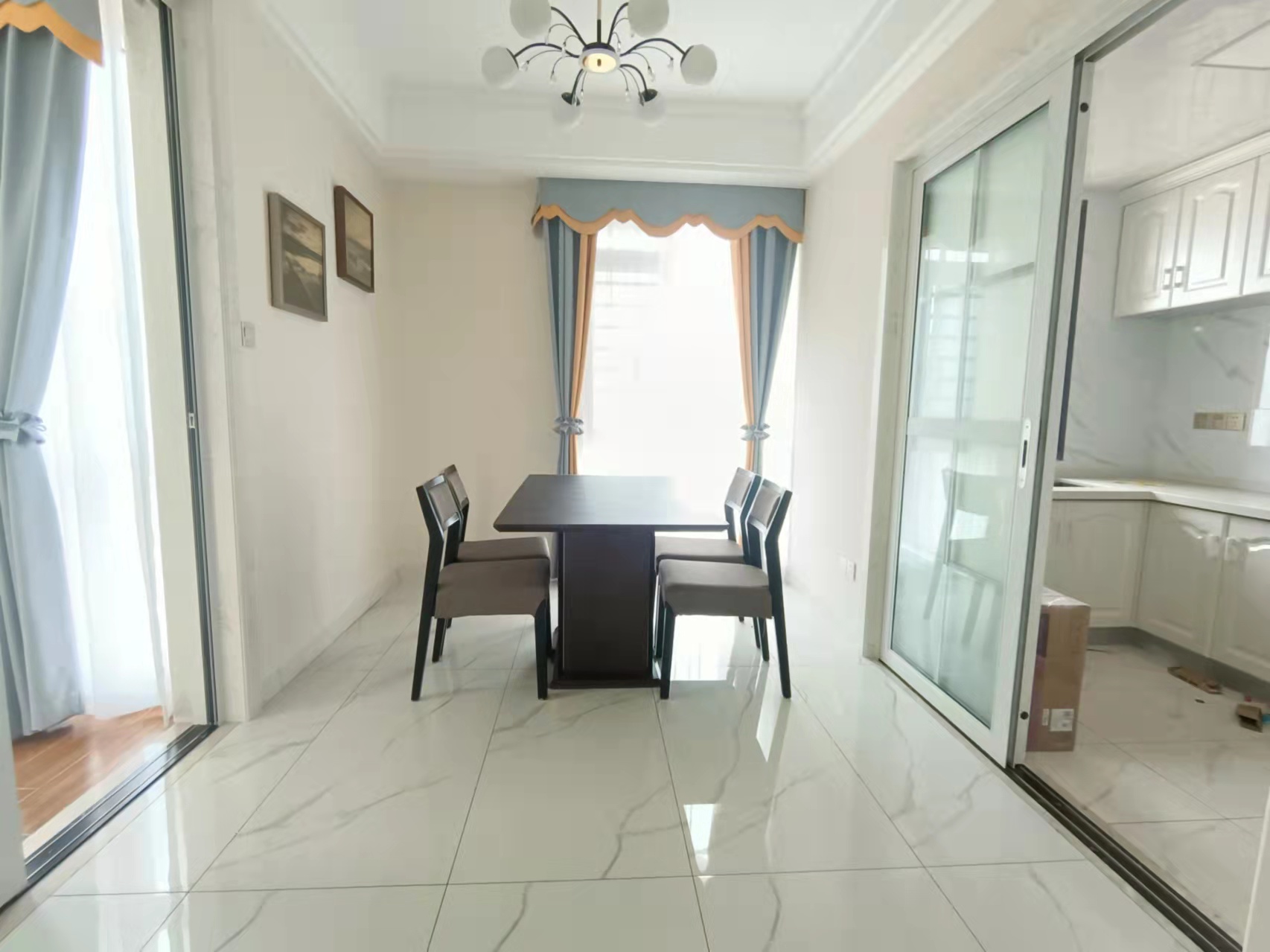 天酬尚都  3室2厅2卫    2800.0元/月 天酬尚都  3室2厅2卫    2800.0元/月室内图