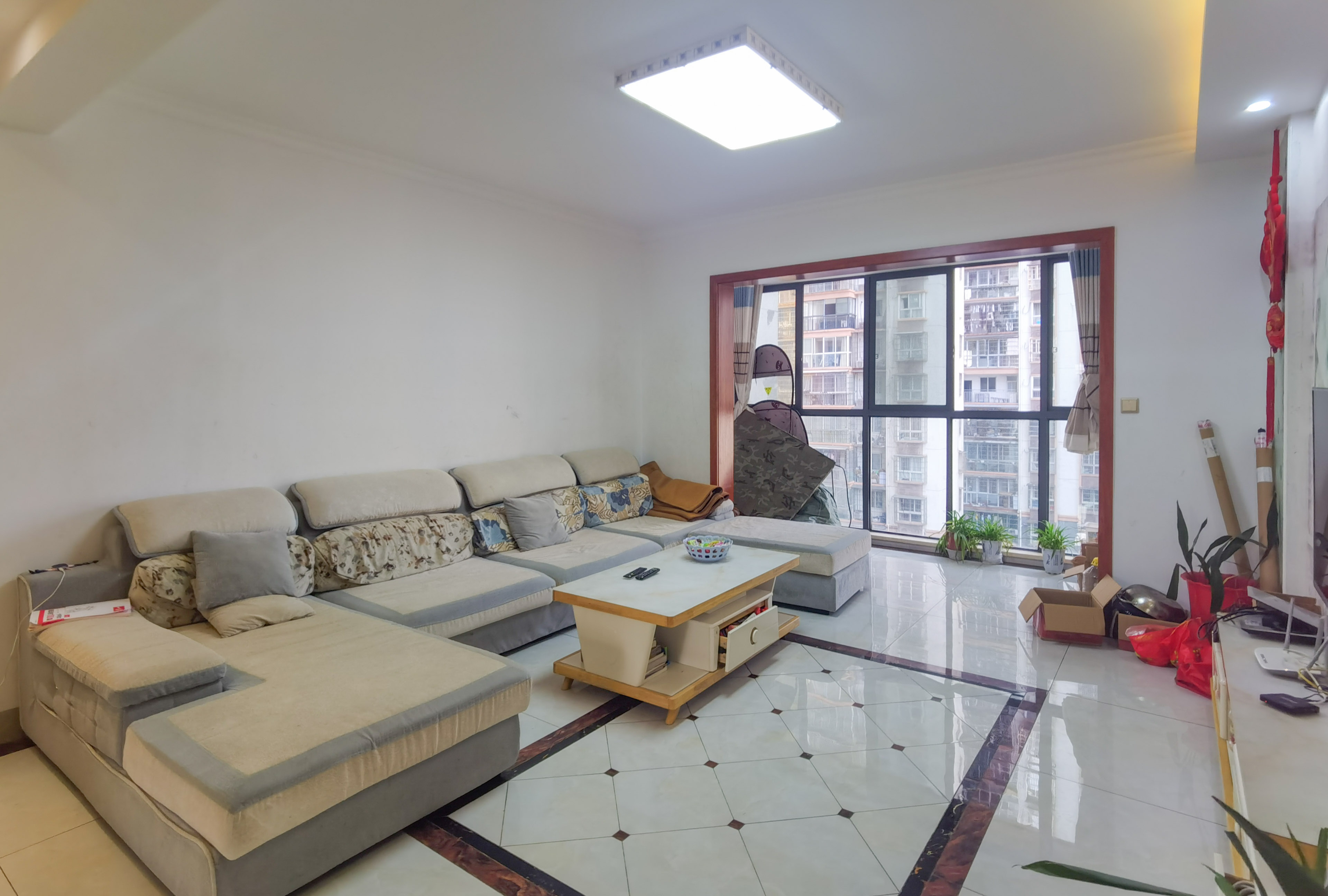 香草园二期春晓  3室2厅1卫    93.0万 香草园二期春晓  3室2厅1卫    93.0万客厅