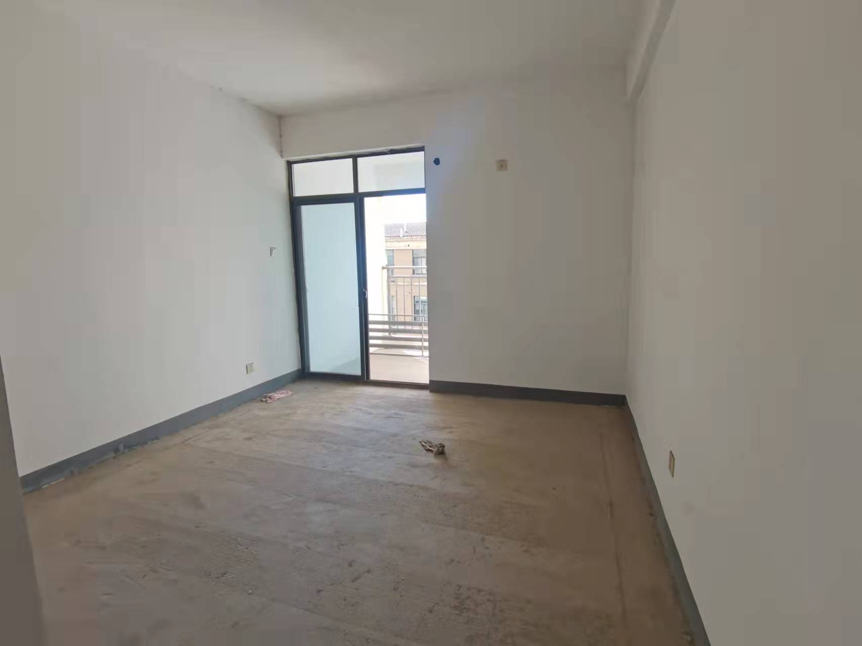 岭秀天下 2室2厅1卫 38.0万 岭秀天下 2室2厅1卫 38.0万客厅