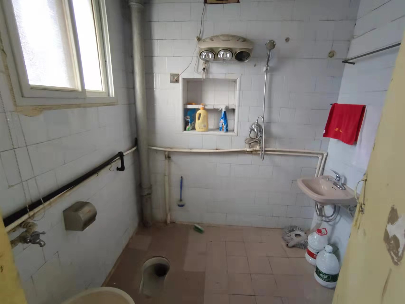 湘氮新三区铜藕路36号 3室2厅1卫 800.0元/月 湘氮新三区铜藕路36号 3室2厅1卫 800.0元/月室内图