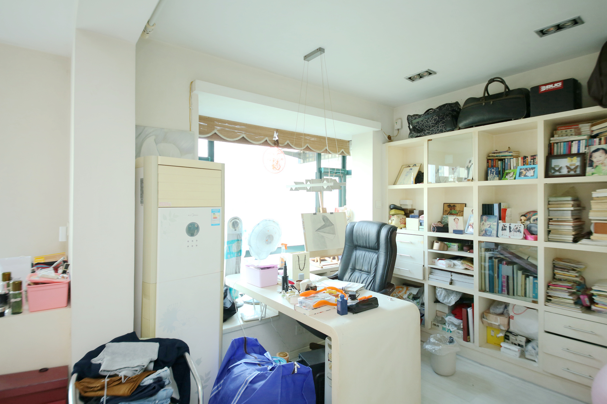 王府花园  4室2厅2卫   212.00万卧室