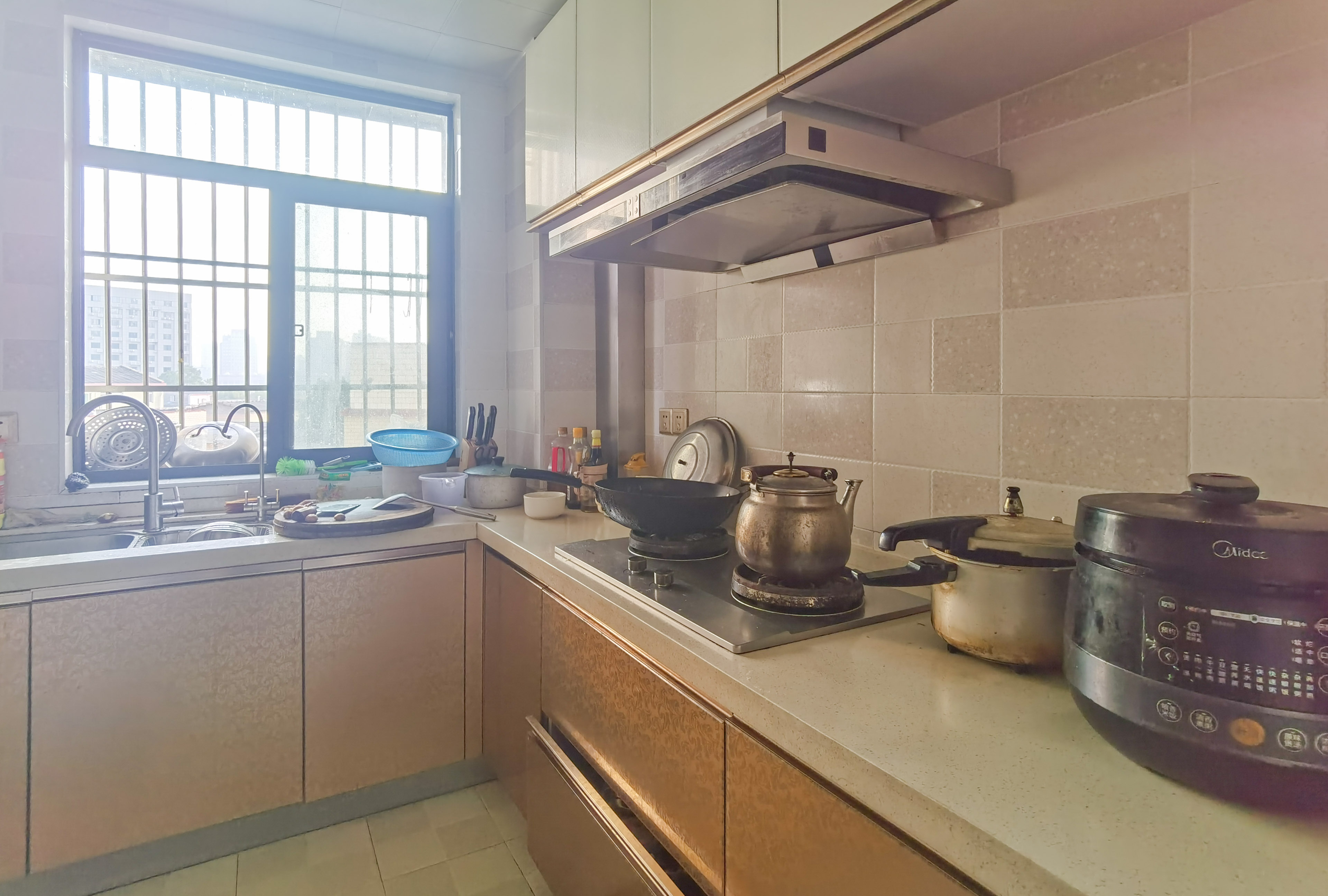 香草园二期春晓  3室2厅1卫    93.0万 香草园二期春晓  3室2厅1卫    93.0万客厅