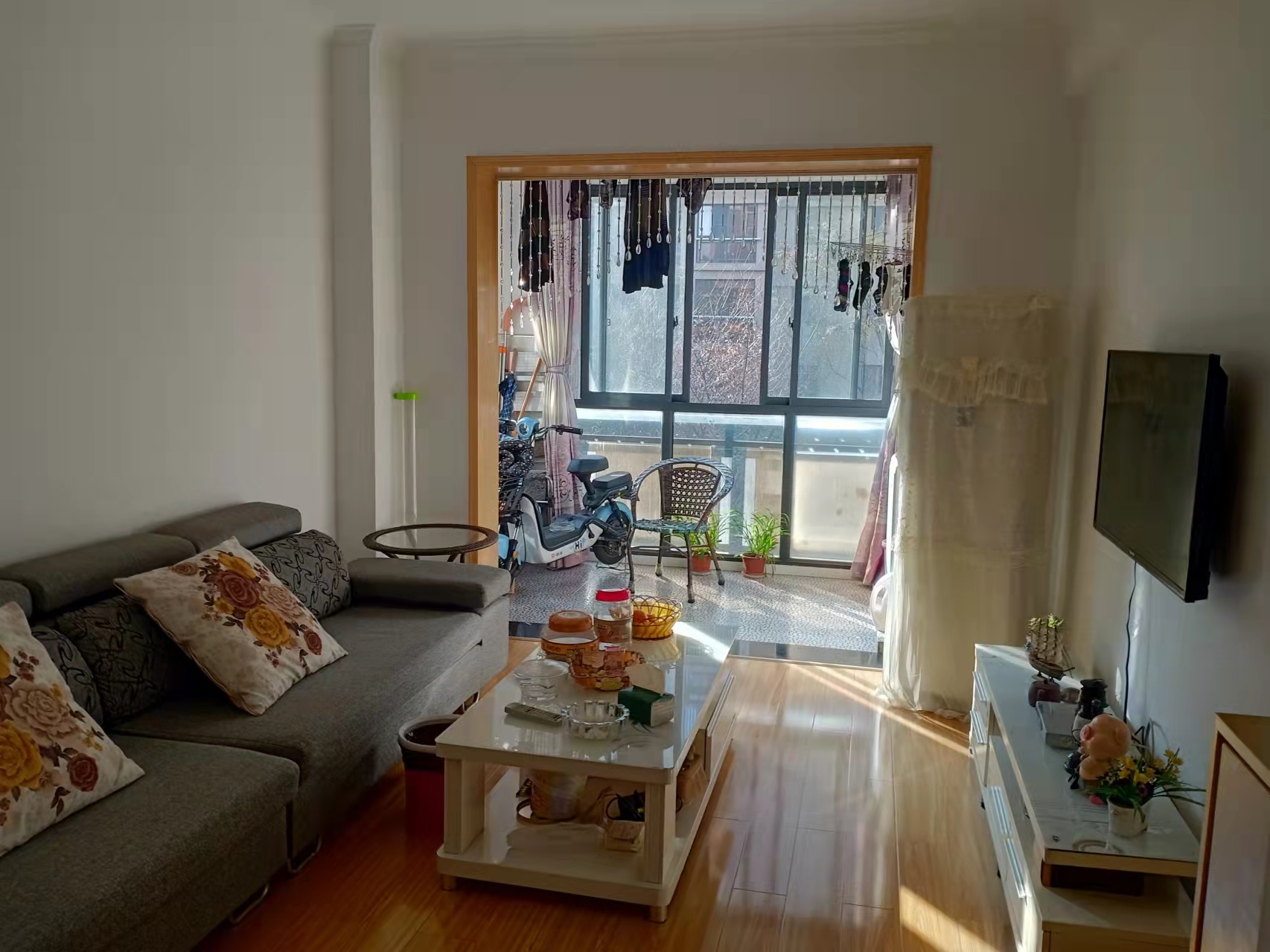 盛世东方  2室2厅1卫    55.8万 盛世东方  2室2厅1卫    55.8万客厅