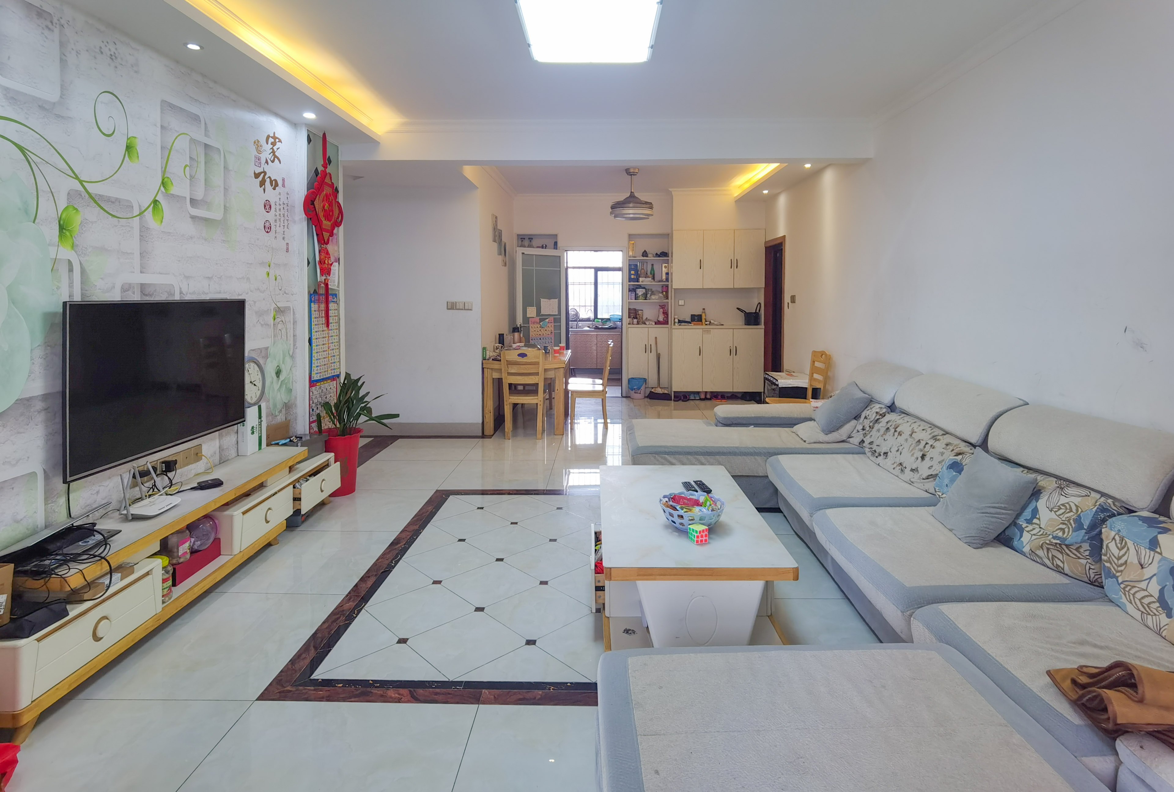 香草园二期春晓  3室2厅1卫    93.0万 香草园二期春晓  3室2厅1卫    93.0万客厅