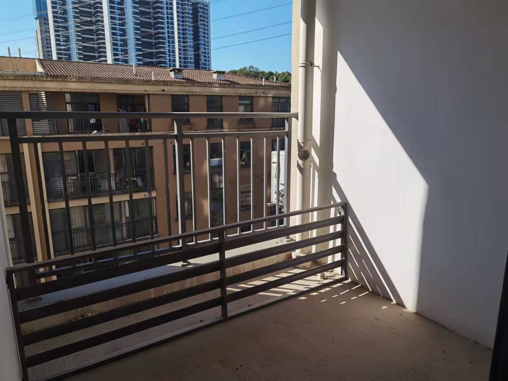 岭秀天下 2室2厅1卫 38.0万 岭秀天下 2室2厅1卫 38.0万客厅