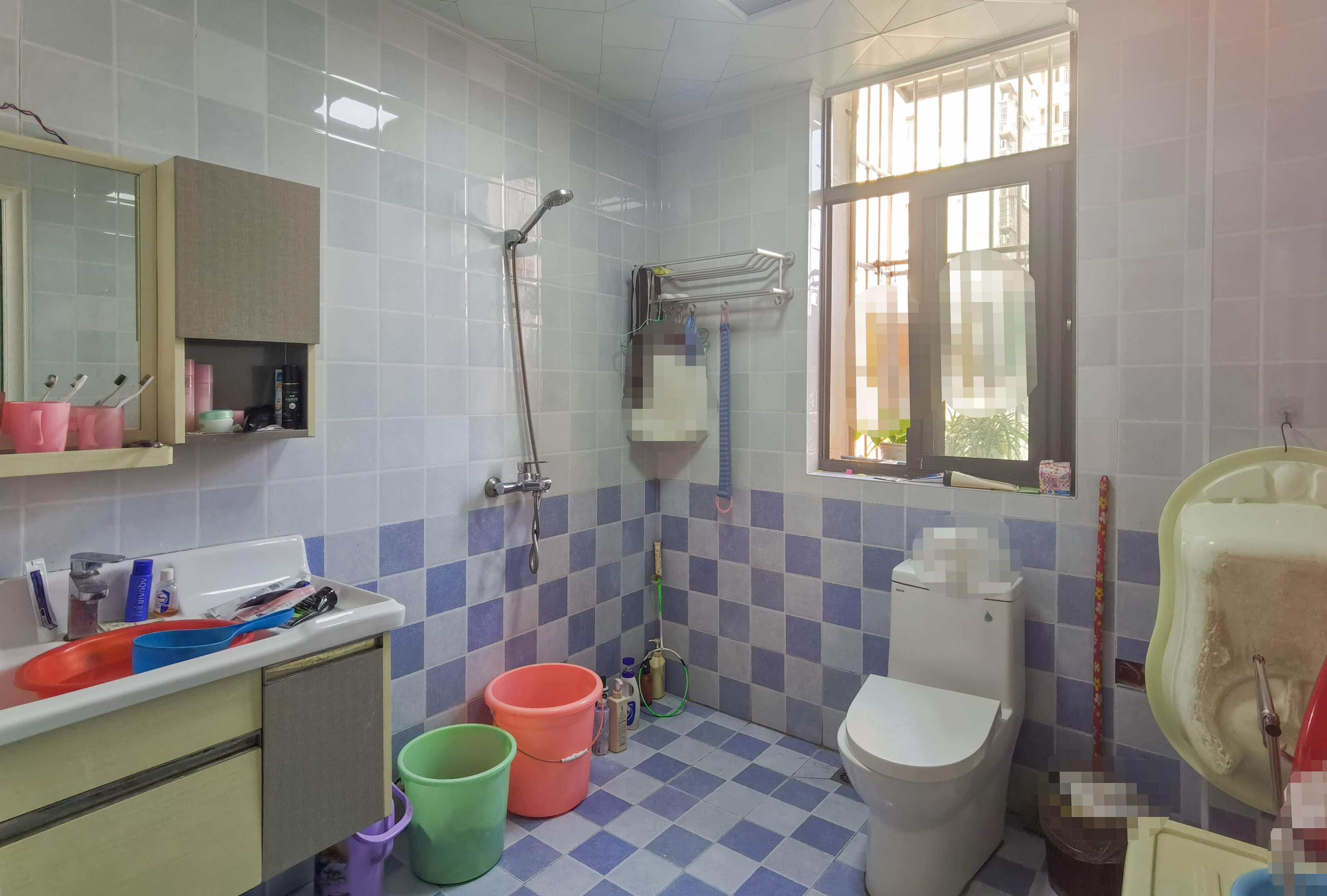 香草园二期春晓  3室2厅1卫    93.0万 香草园二期春晓  3室2厅1卫    93.0万客厅