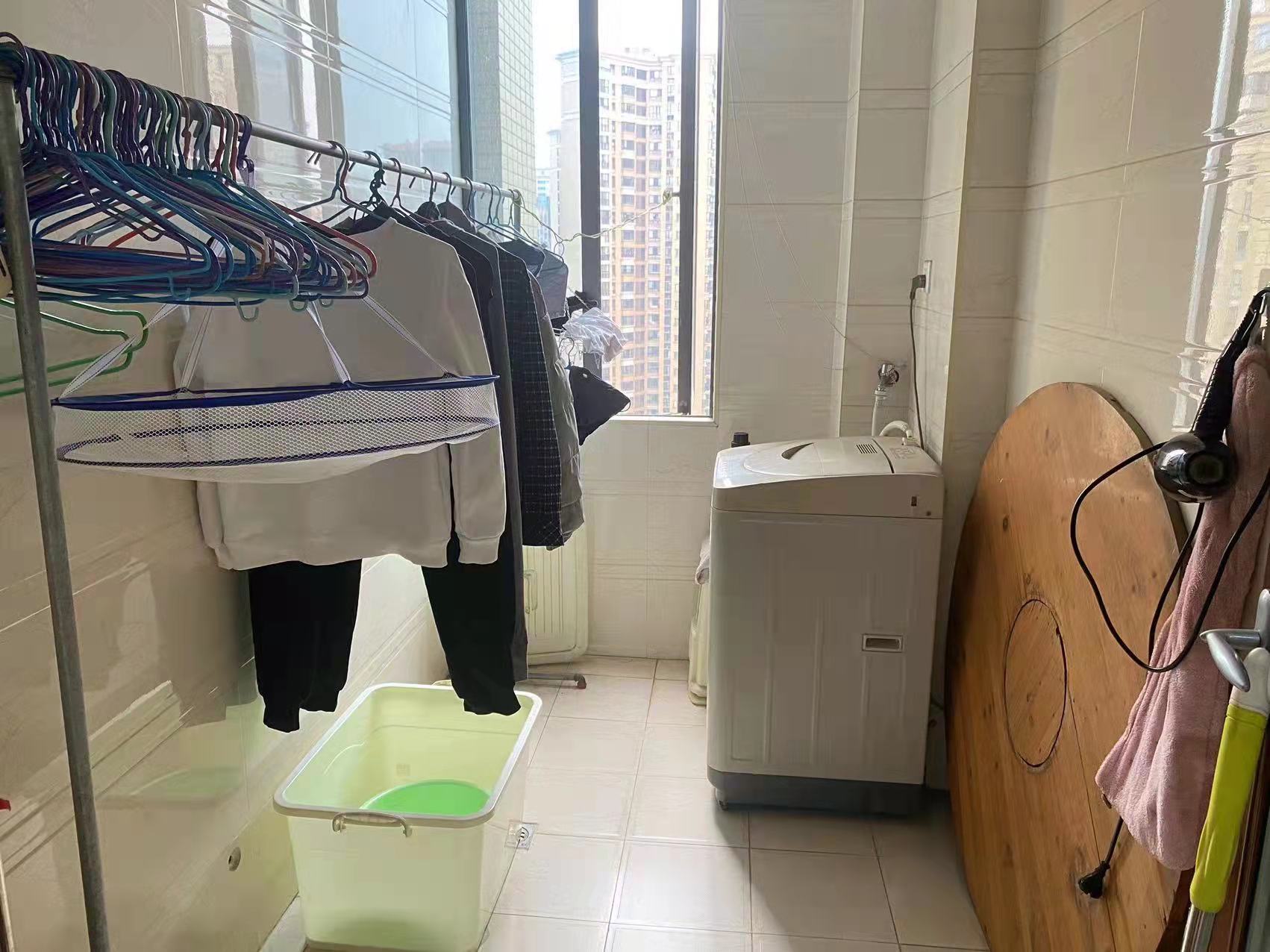 泰山公馆 3室2厅2卫 98.0万 泰山公馆 3室2厅2卫 98.0万客厅