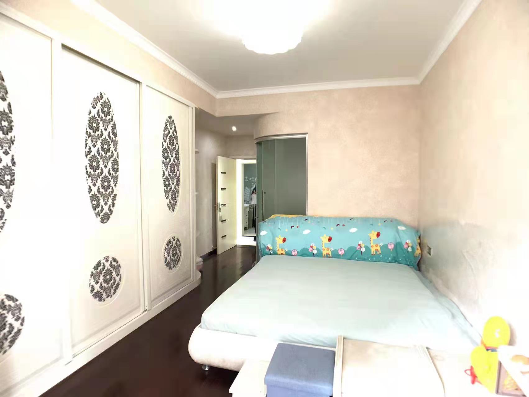 山水文园 3室2厅2卫 69.8万 山水文园 3室2厅2卫 69.8万客厅