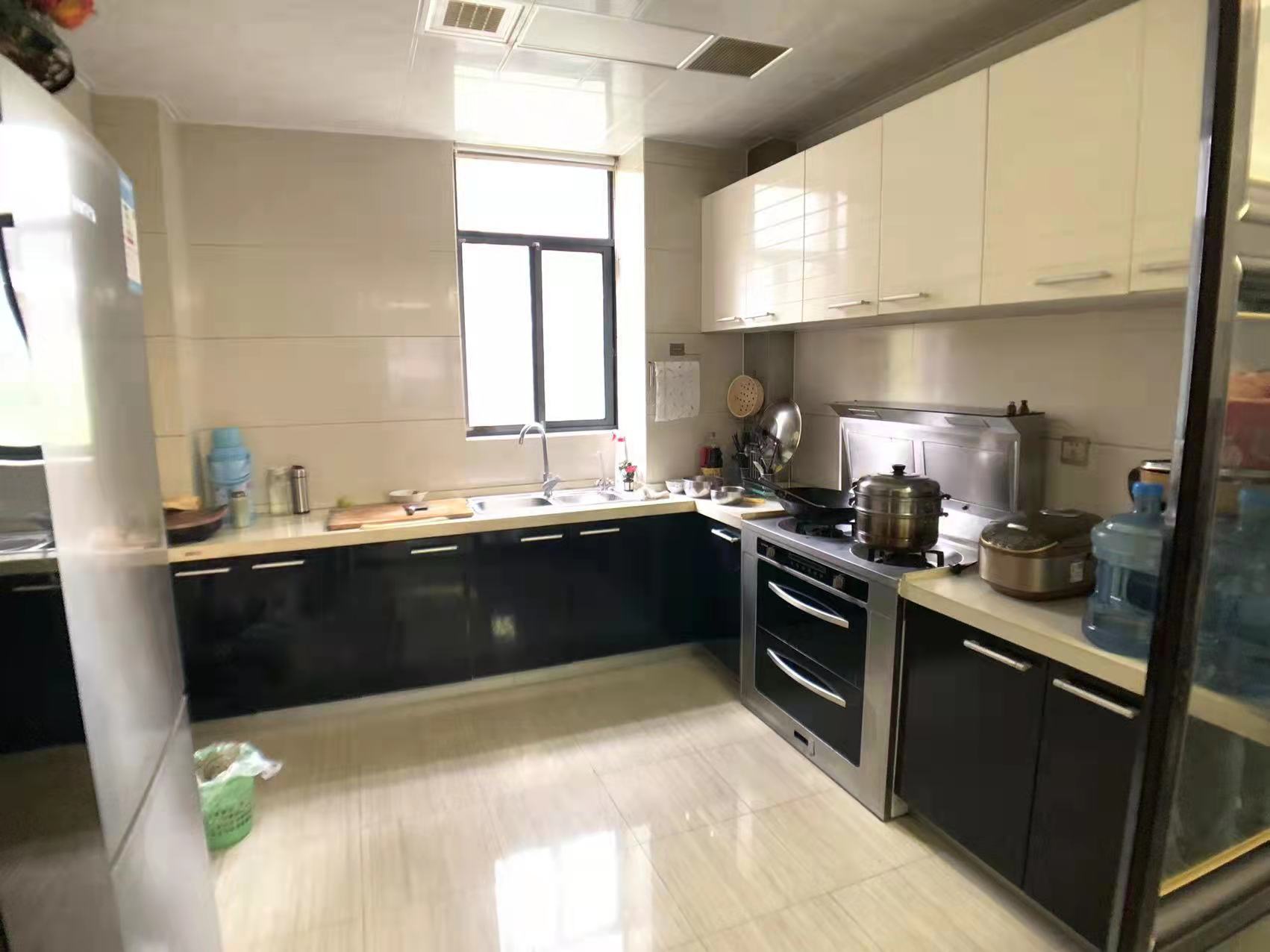 山水文园 3室2厅2卫 69.8万 山水文园 3室2厅2卫 69.8万客厅