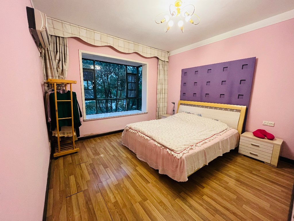 海创明珠花园 3室2厅2卫 88.0万 海创明珠花园 3室2厅2卫 88.0万客厅