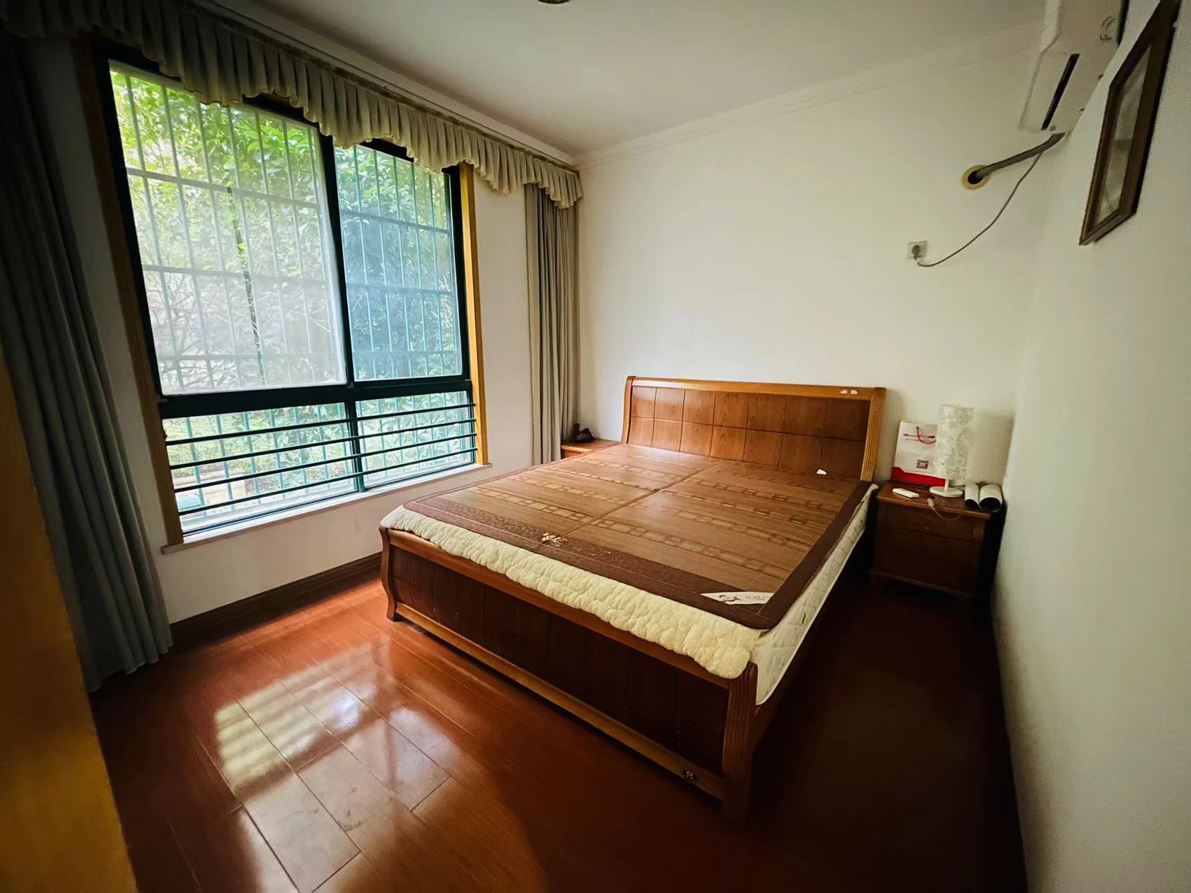 尚格名城天香国舍  4室2厅2卫    83.0万 尚格名城天香国舍  4室2厅2卫    83.0万客厅