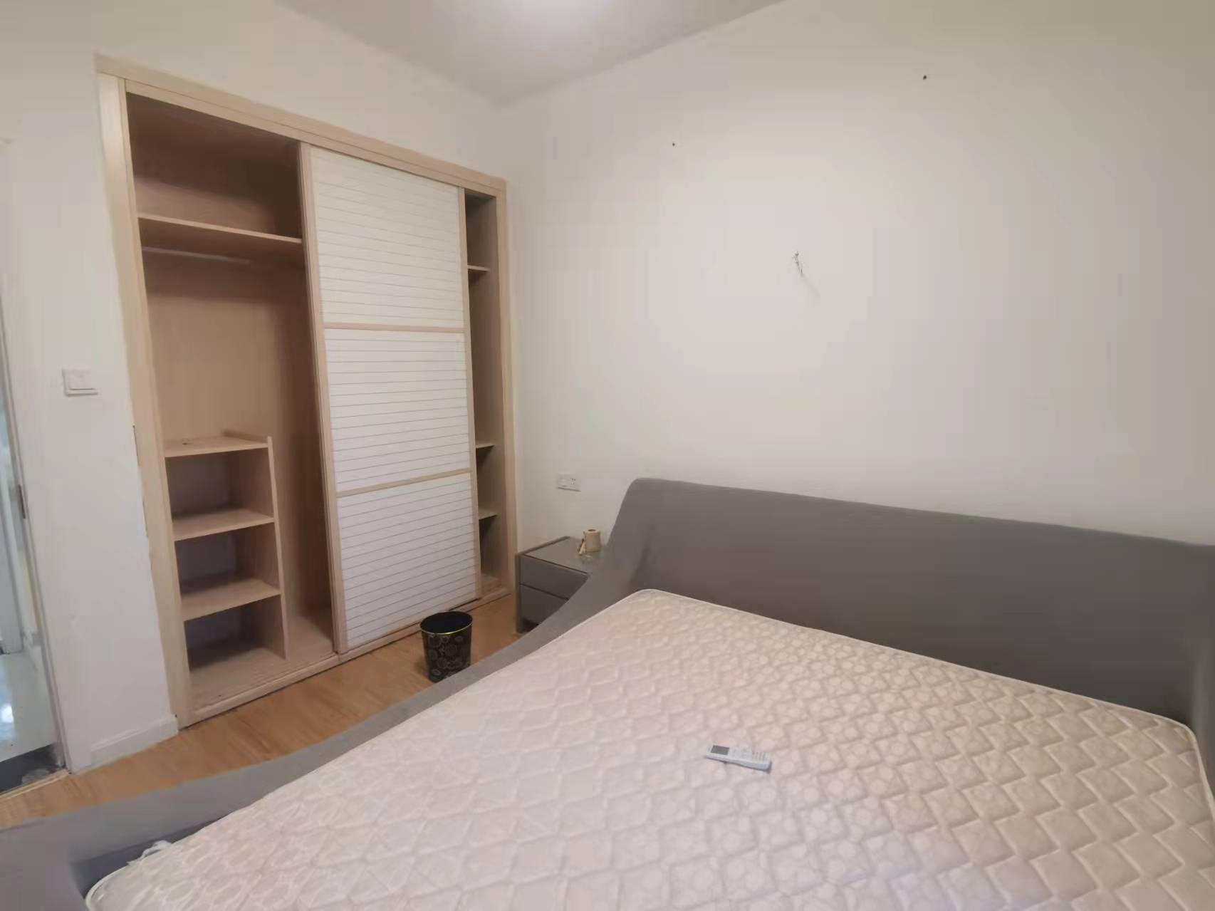 经世龙城 3室2厅1卫 68.0万 经世龙城 3室2厅1卫 68.0万客厅