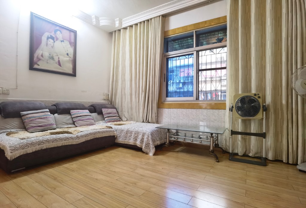 全丰小区 3室2厅1卫 42.0万 全丰小区 3室2厅1卫 42.0万客厅