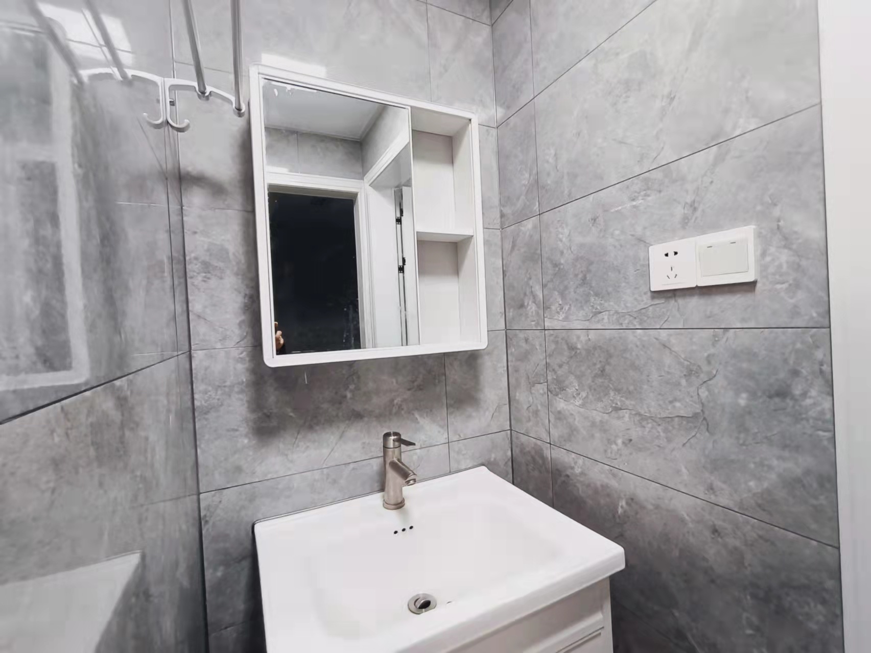 雄森国际  2室1厅1卫    1680.0元/月 雄森国际  2室1厅1卫    1680.0元/月室内图