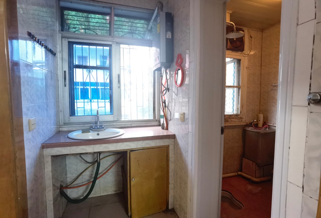 全丰小区 3室2厅1卫 42.0万 全丰小区 3室2厅1卫 42.0万客厅